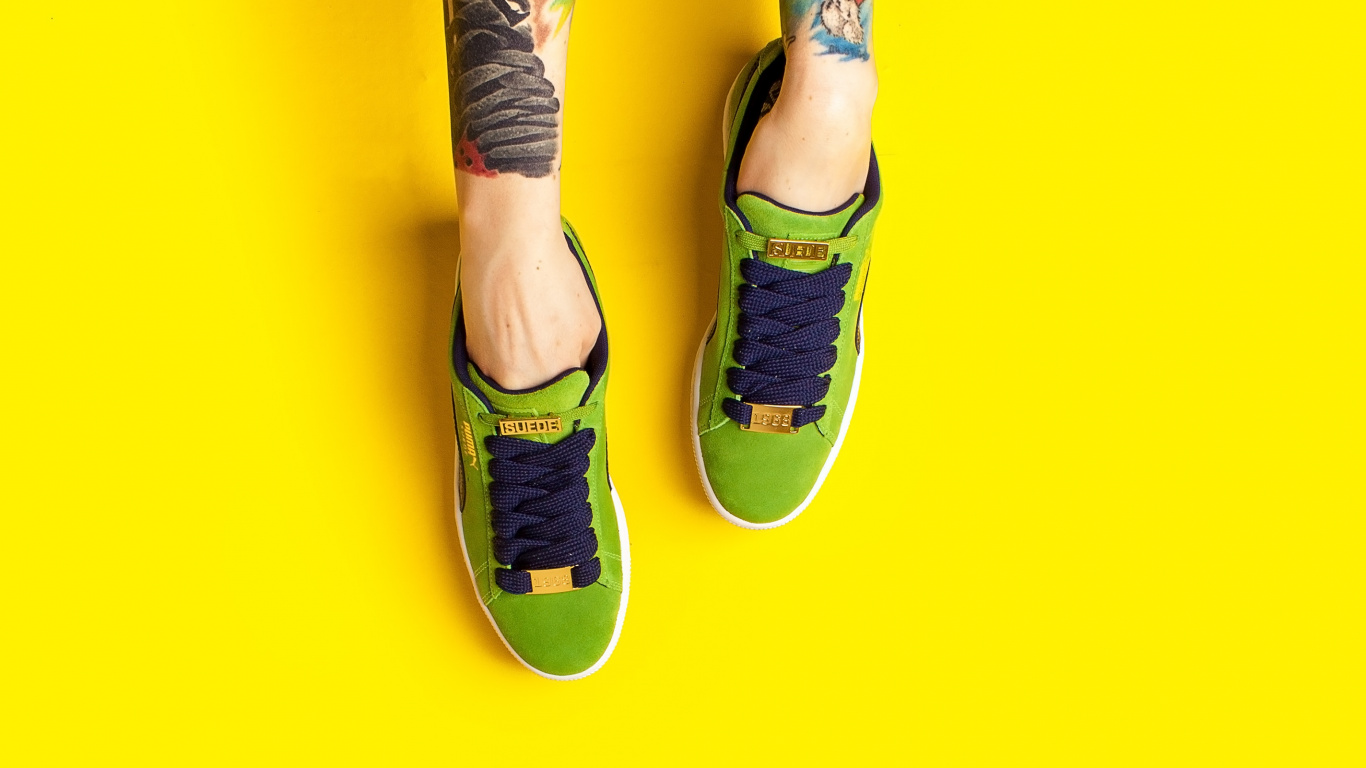 Обои башмак, кеды, обувь, зеленый, желтый в разрешении 1366x768