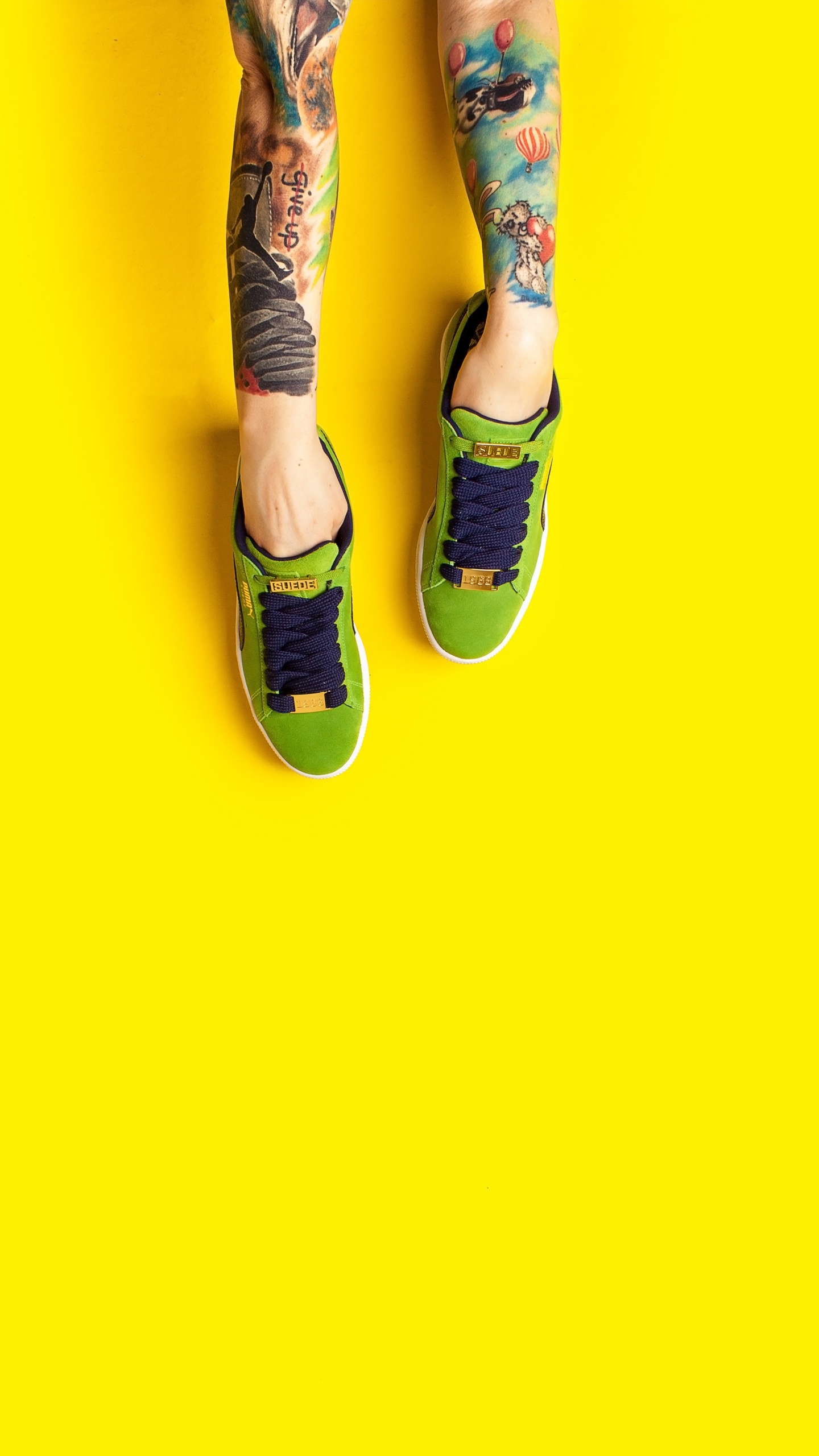 Обои башмак, кеды, обувь, зеленый, желтый в разрешении 1440x2560