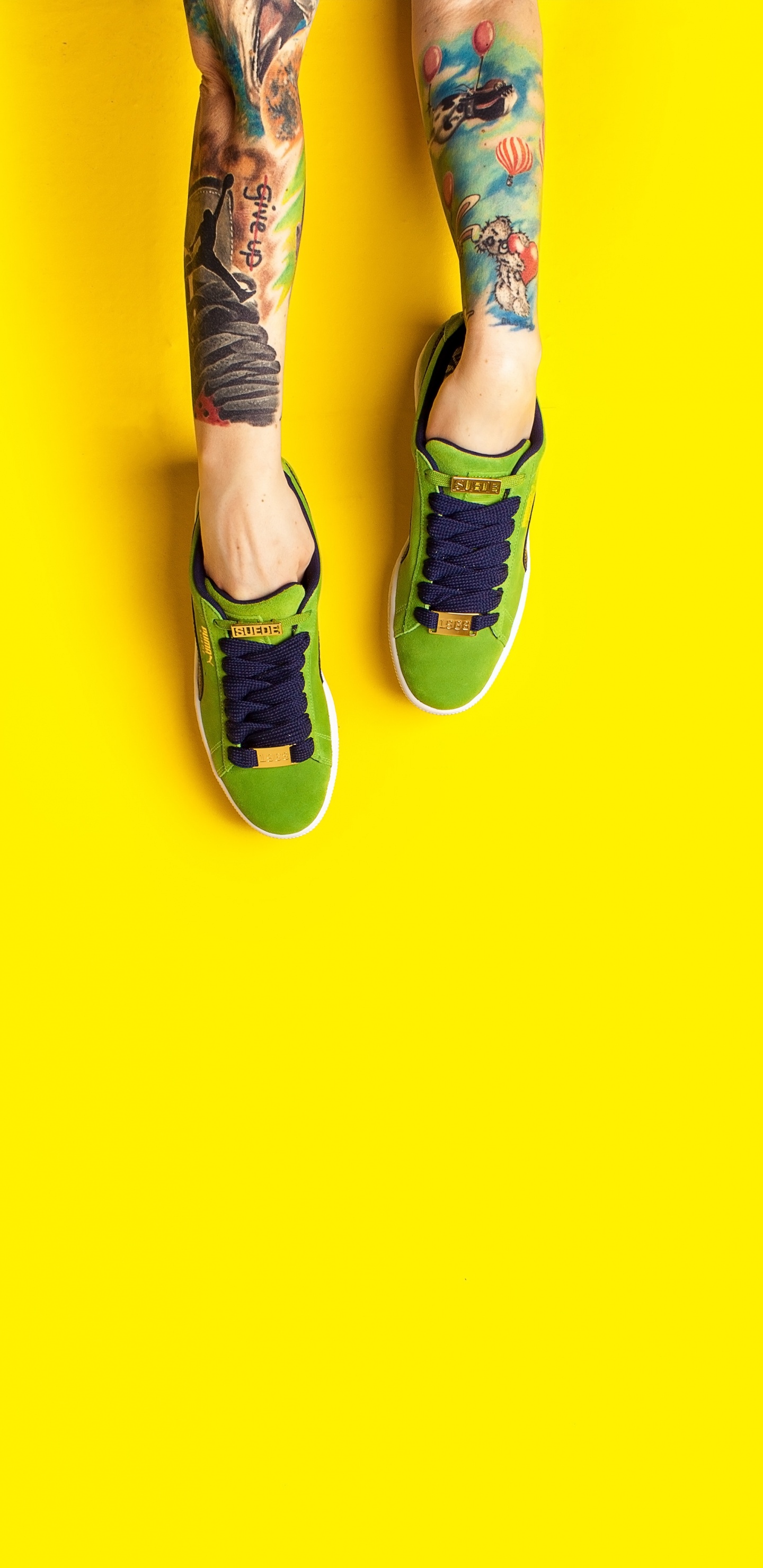 Обои башмак, кеды, обувь, зеленый, желтый в разрешении 1440x2960