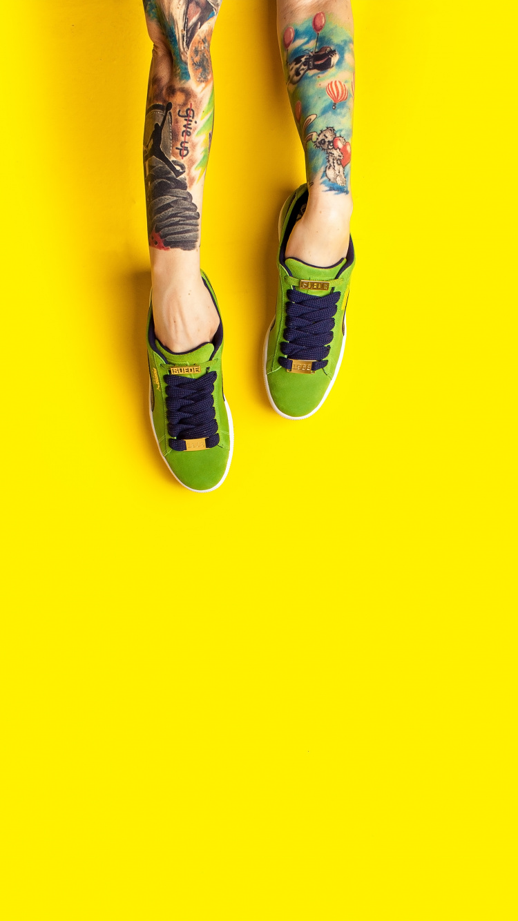 Обои башмак, кеды, обувь, зеленый, желтый в разрешении 750x1334