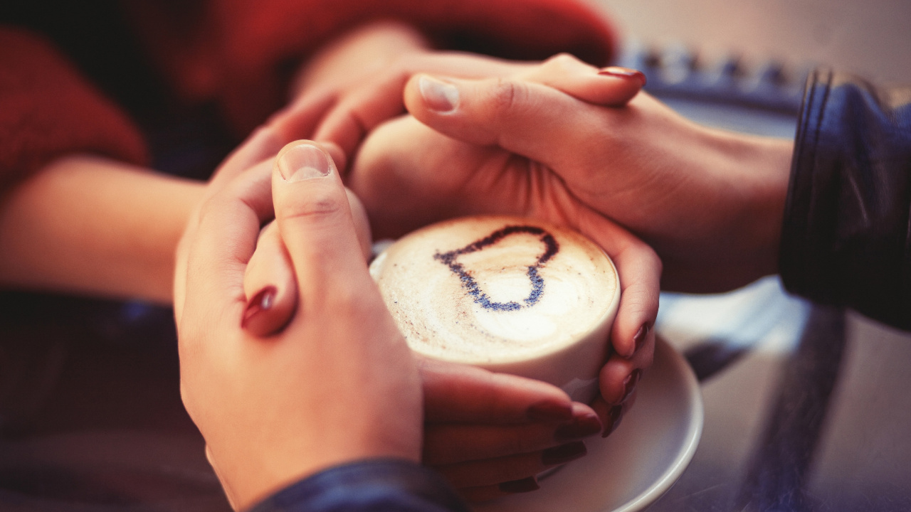 Обои роман, палец, ноготь, человек, дизайн в разрешении 1280x720