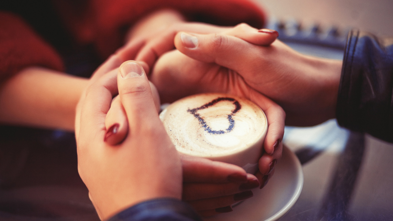 Обои роман, палец, ноготь, человек, дизайн в разрешении 1366x768