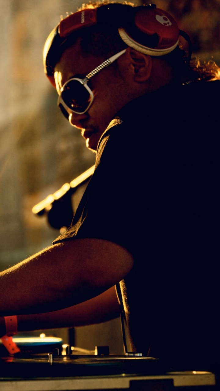 Обои DJ-микшер, диджей микс, диск жокей, музыка, звуковой микшер в разрешении 720x1280