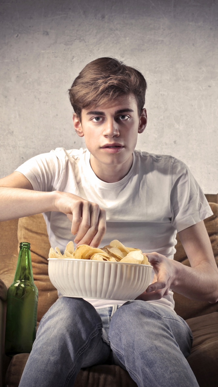 Обои сидящий, еда, пища, заболевание, пиво в разрешении 720x1280