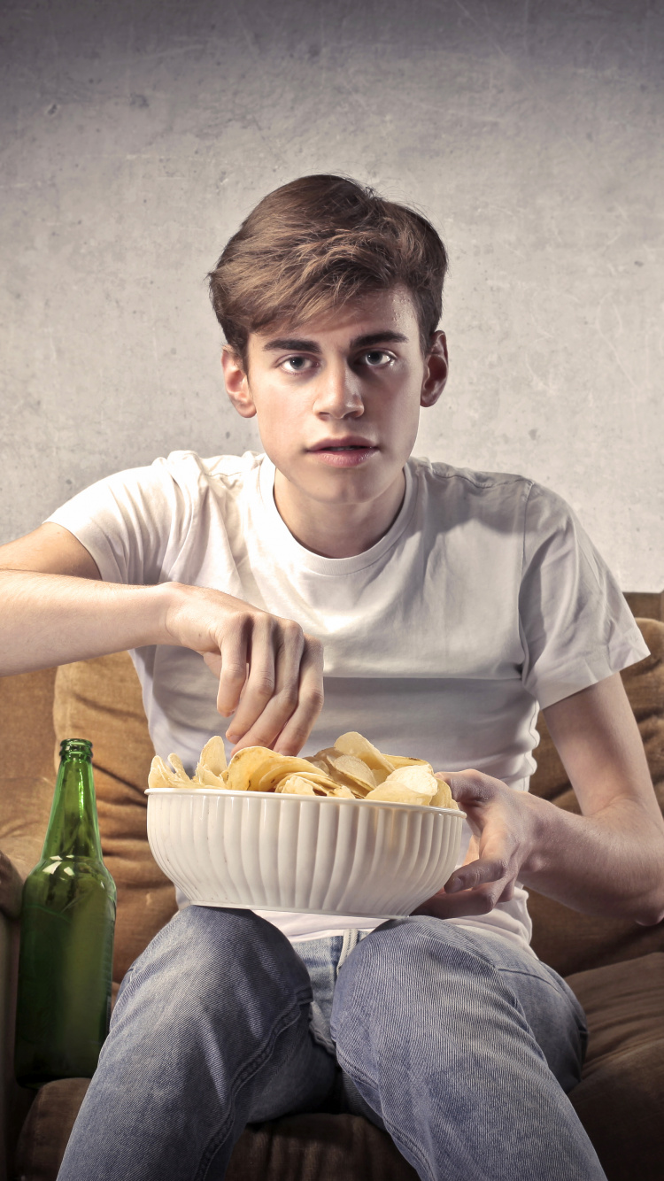 Обои сидящий, еда, пища, заболевание, пиво в разрешении 750x1334