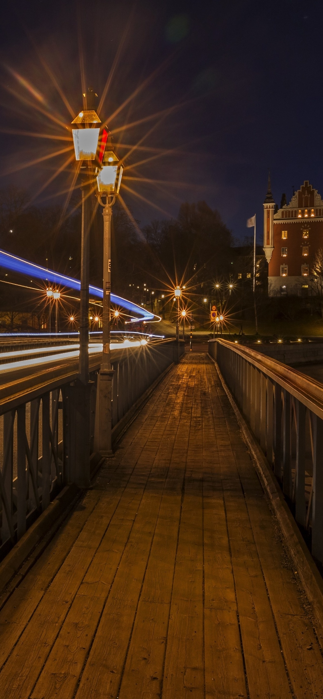 Обои отражение, вода, свет, здание, инфраструктура в разрешении 1242x2688