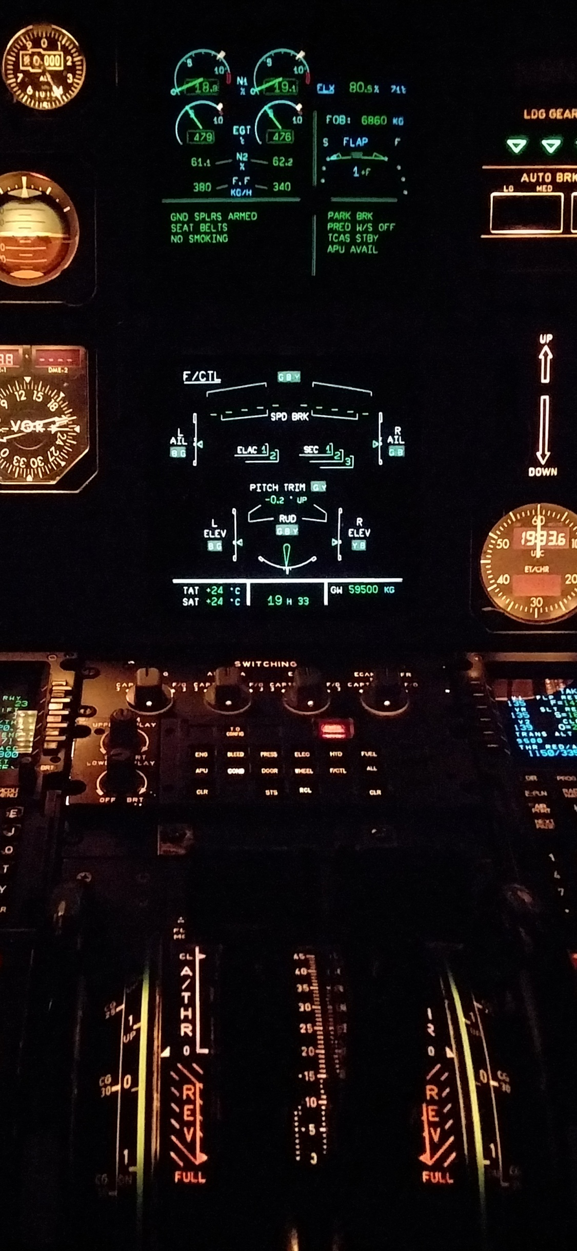 Обои электроника, кубрик, Пилотажные приборы, технологии, авто в разрешении 1125x2436