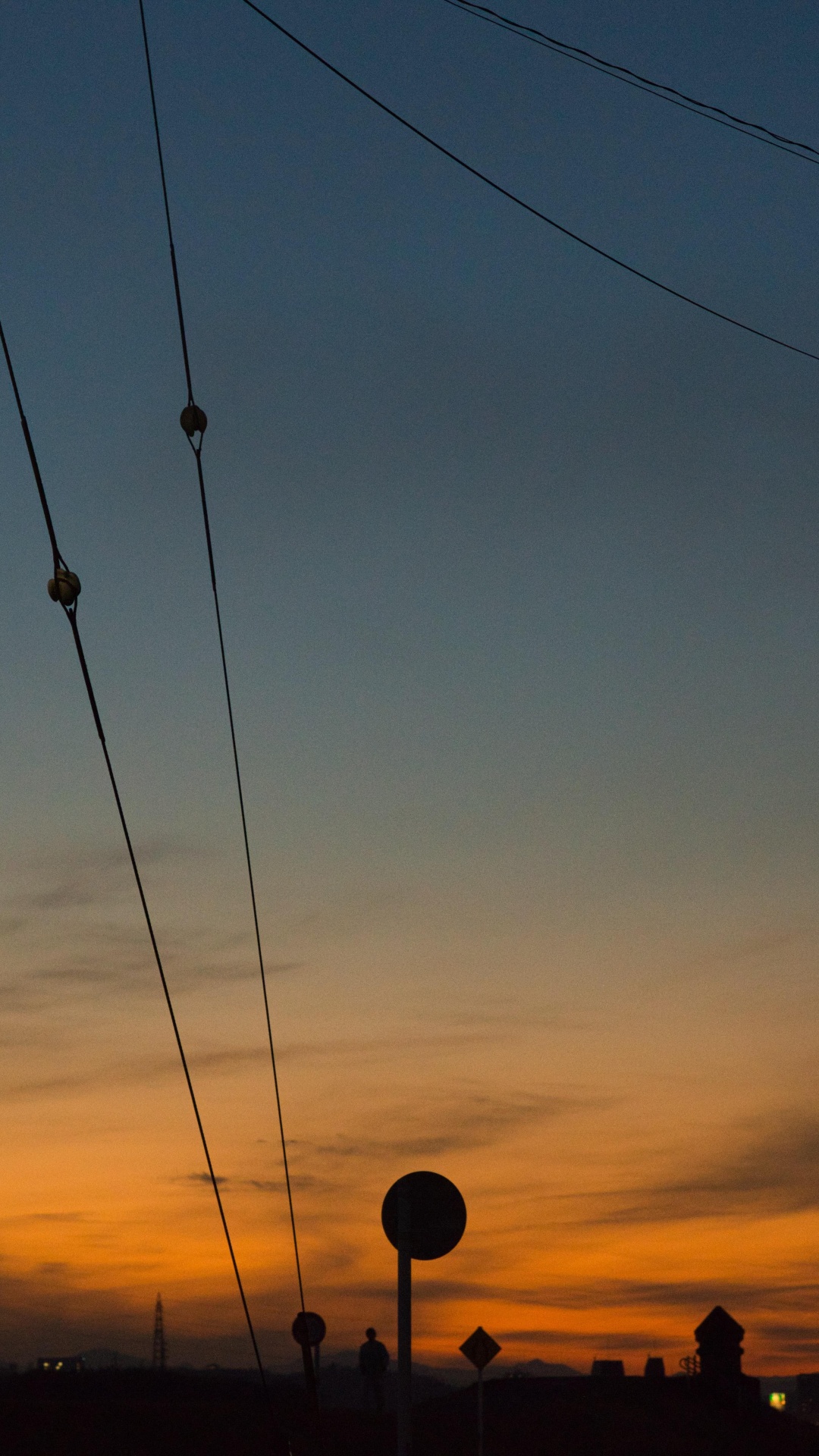 Обои облако, атмосфера, дневное время, инфраструктура, послесвечение в разрешении 1080x1920