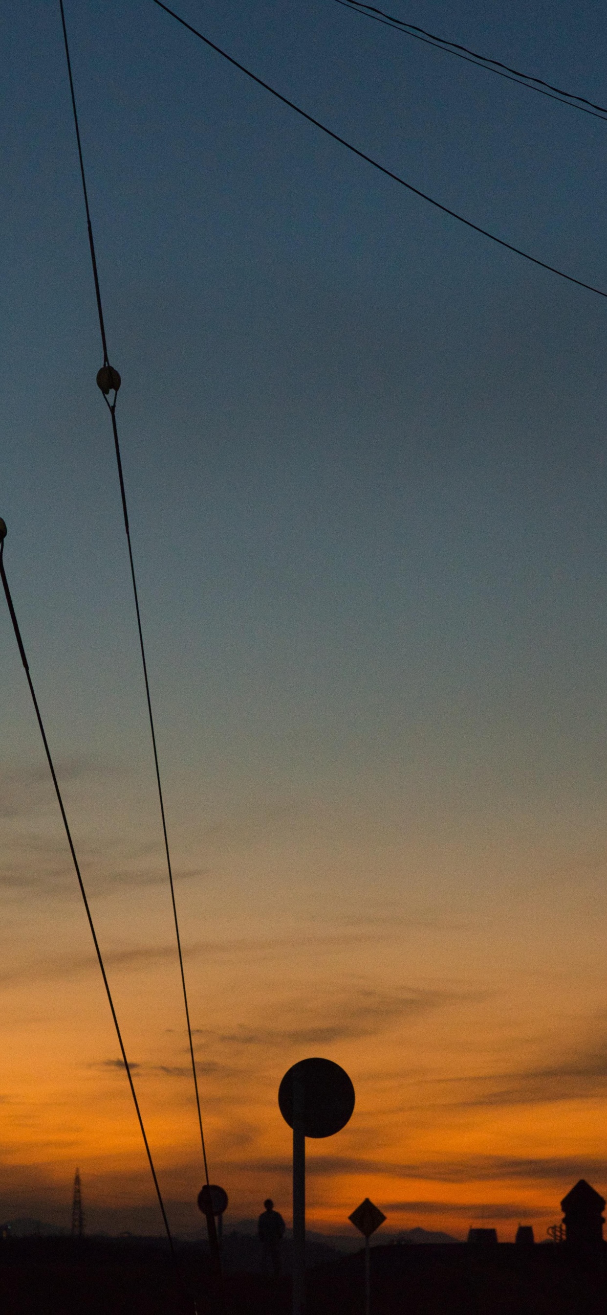 Обои облако, атмосфера, дневное время, инфраструктура, послесвечение в разрешении 1242x2688