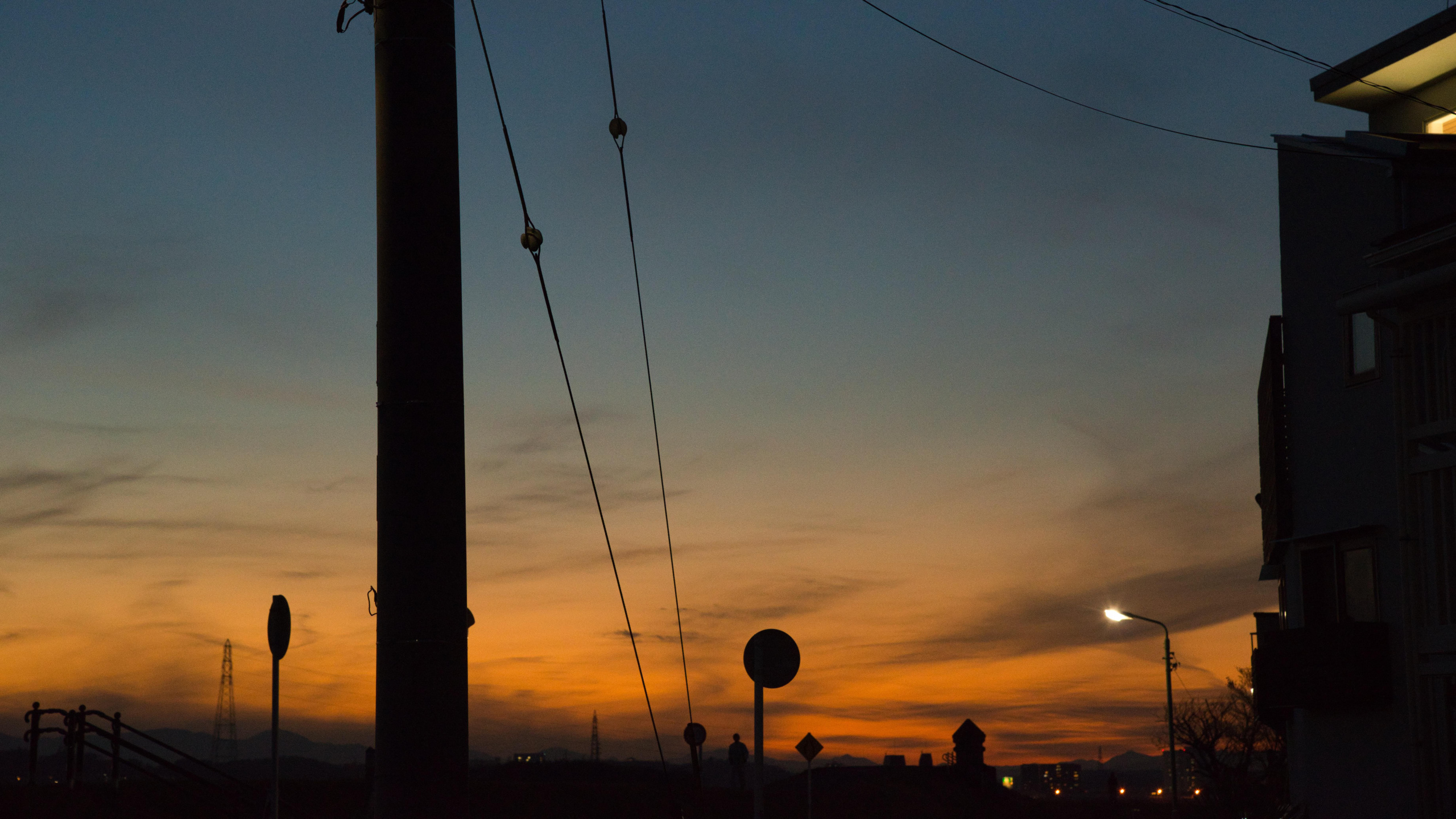 Обои облако, атмосфера, дневное время, инфраструктура, послесвечение в разрешении 2560x1440