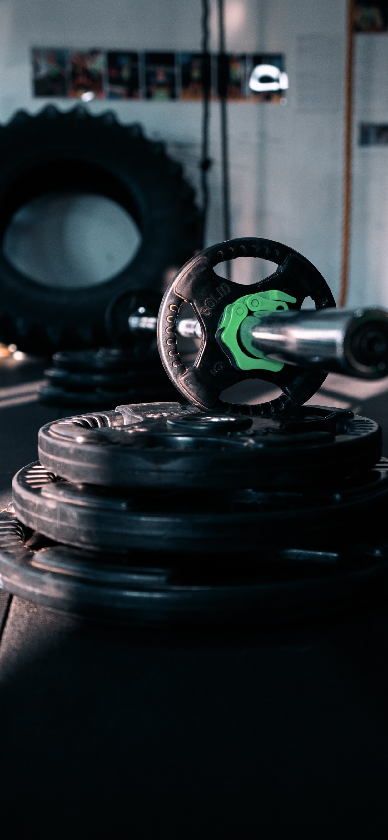 Обои фитнесс центр, силовые тренировки, упражнение, Кроссфит, штанга в разрешении 1242x2688