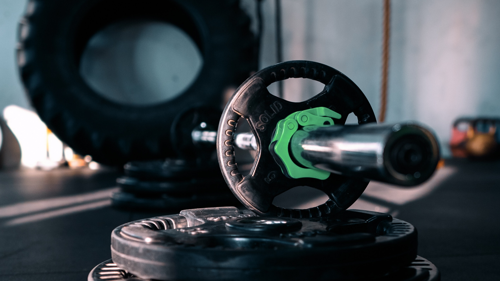 Обои фитнесс центр, силовые тренировки, упражнение, Кроссфит, штанга в разрешении 1920x1080