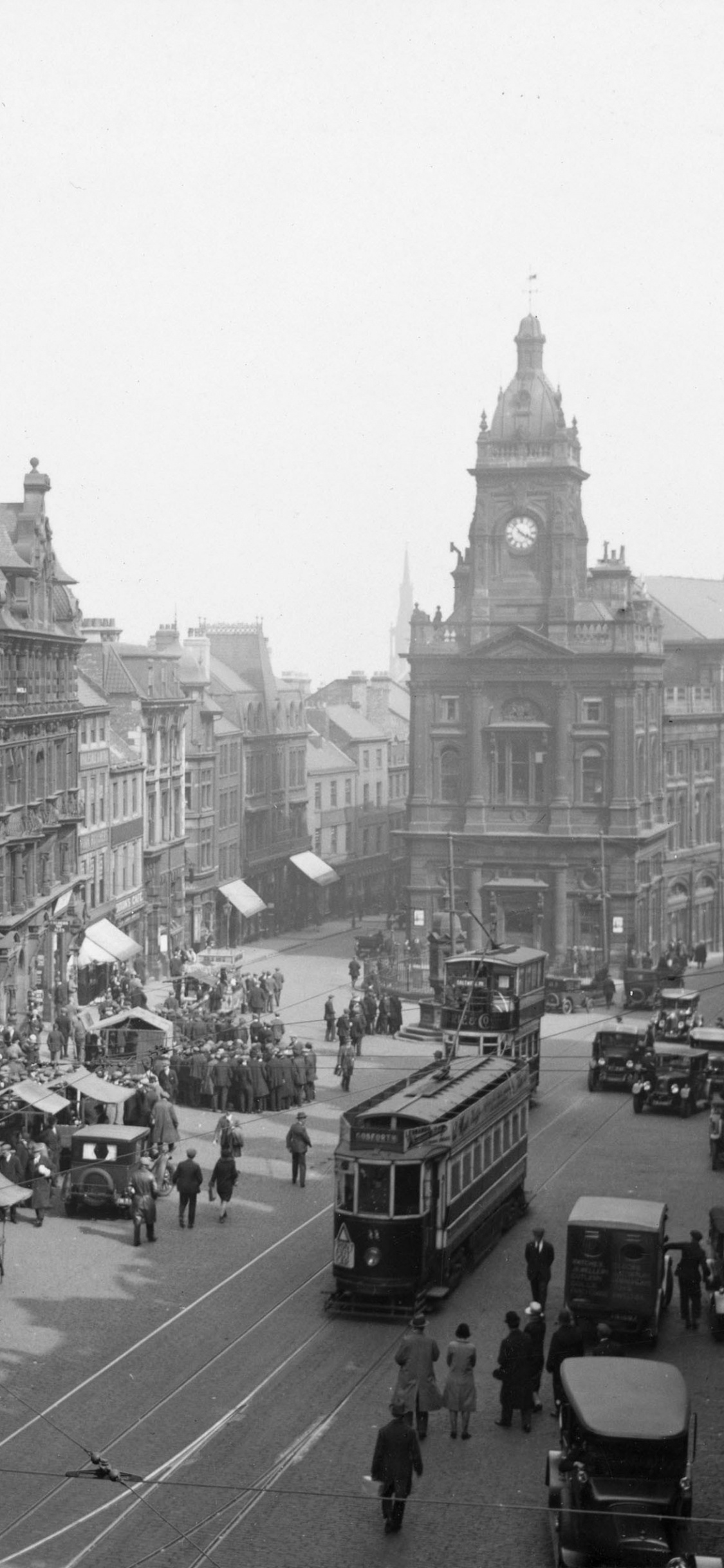 Обои метрополия, белые, черный, город, улица в разрешении 1125x2436