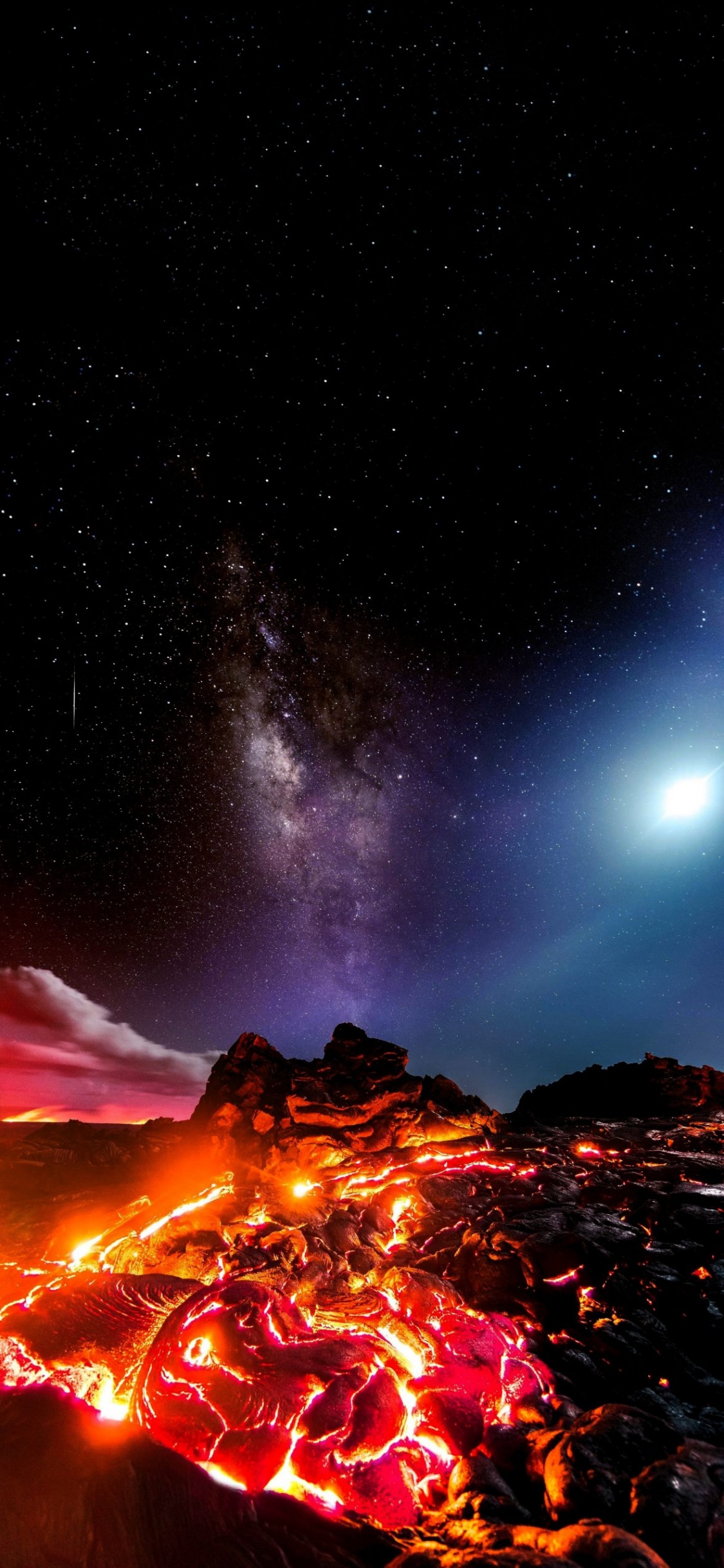 Обои OLED, лава млечный путь метеор луна, лава, Млечный Путь, вулкан в разрешении 1125x2436