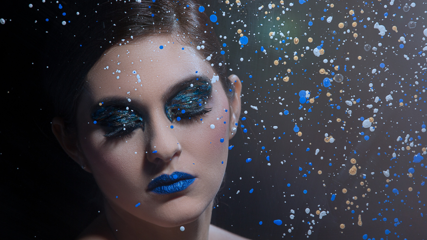 Обои лицо, синий, вода, красота, голова в разрешении 1366x768