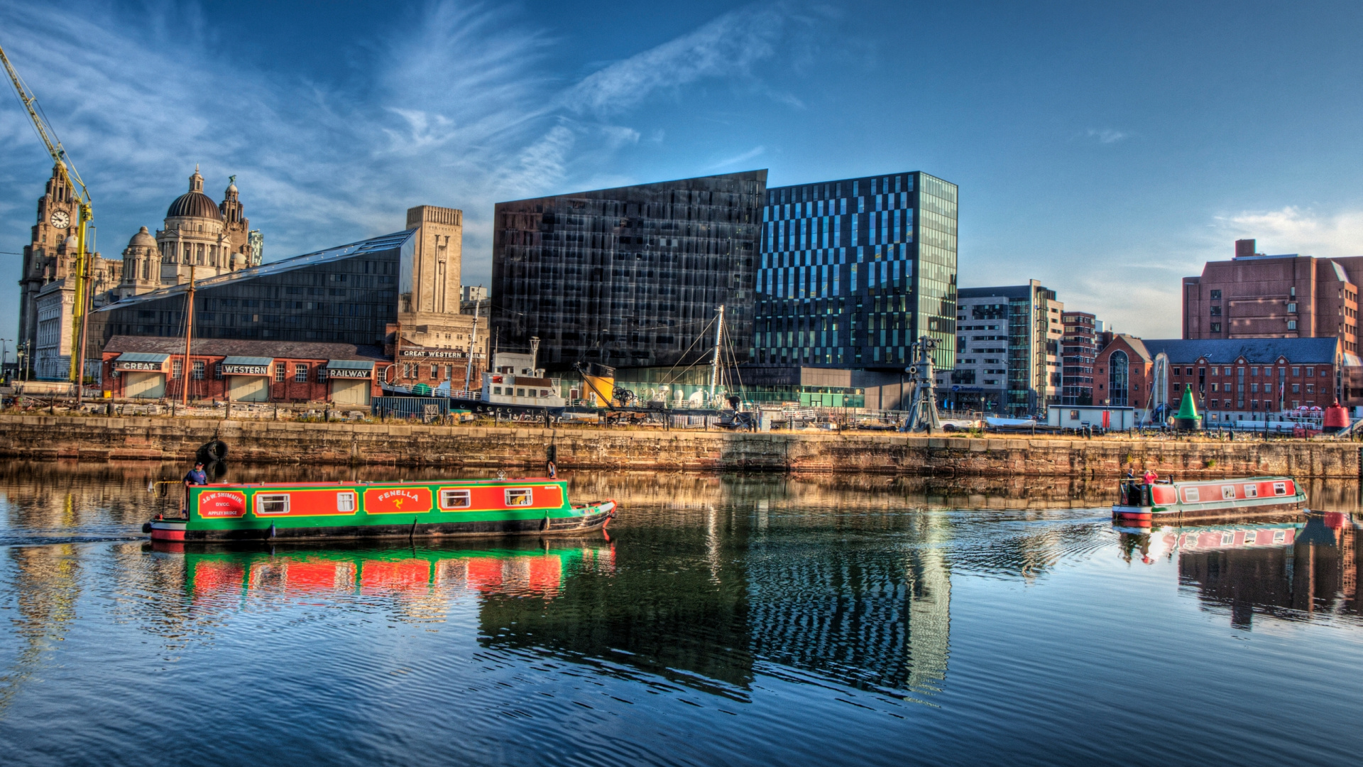 Обои отражение, город, вода, ориентир, водный путь в разрешении 1920x1080