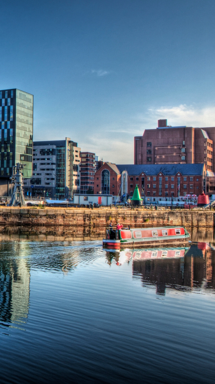 Обои отражение, город, вода, ориентир, водный путь в разрешении 750x1334