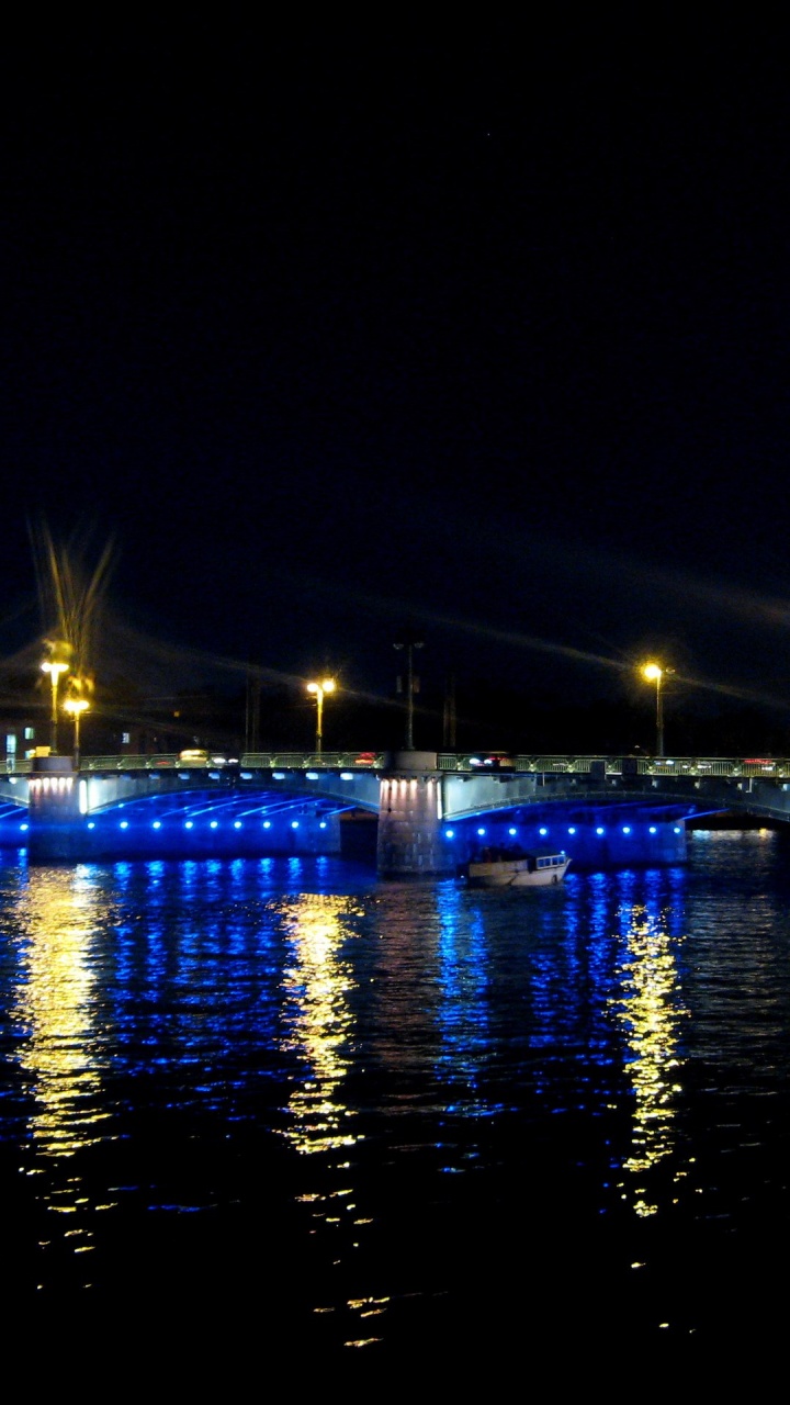 Обои отражение, ночь, вода, освещение, водный путь в разрешении 720x1280