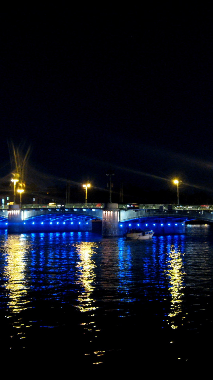 Обои отражение, ночь, вода, освещение, водный путь в разрешении 750x1334