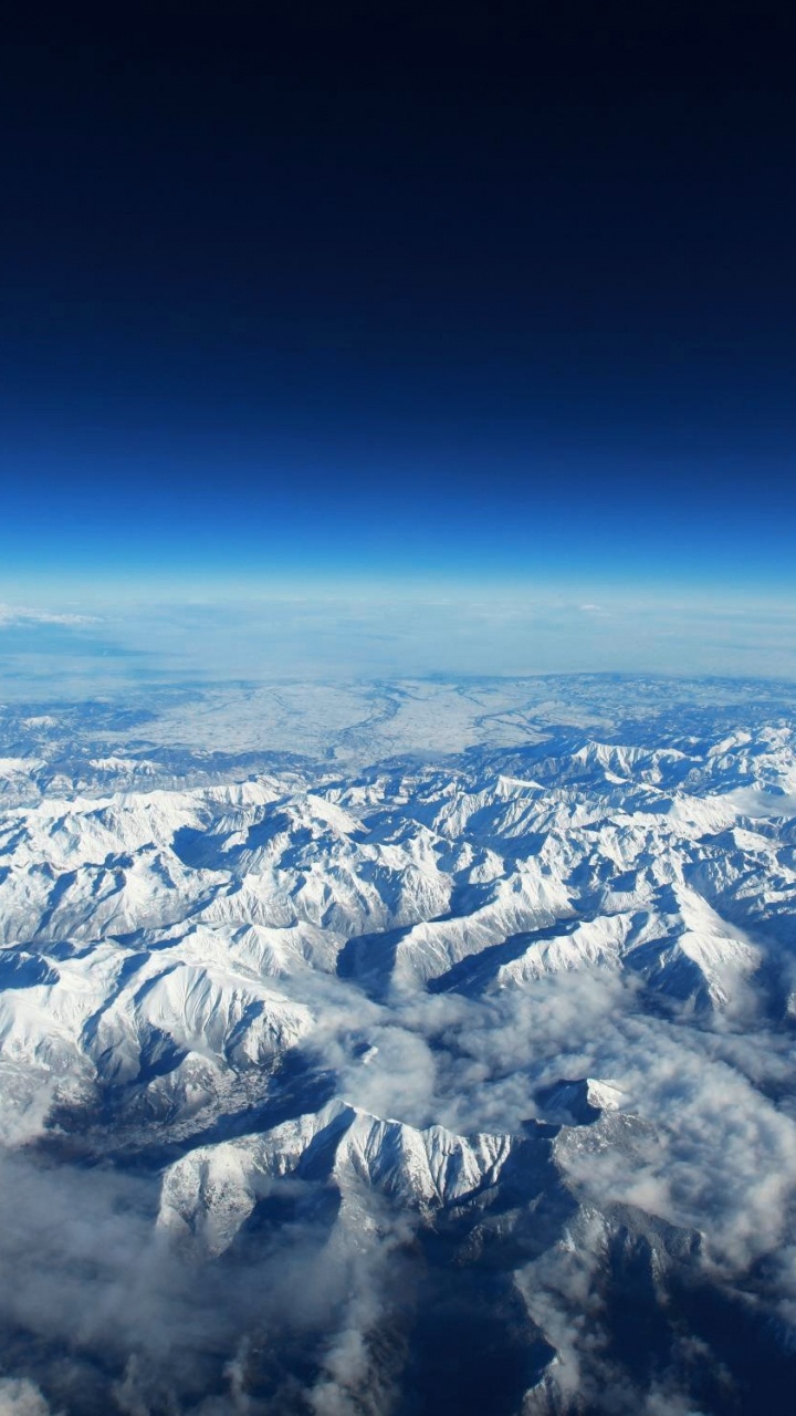 Обои Пиренеи горы в снегу, Пиренеи, Альпы, горный хребет, гора в разрешении 720x1280
