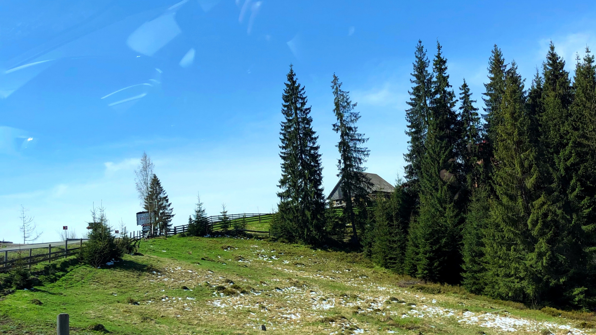 Обои водоем, дорога, горный рельеф, природа, растительность в разрешении 1920x1080