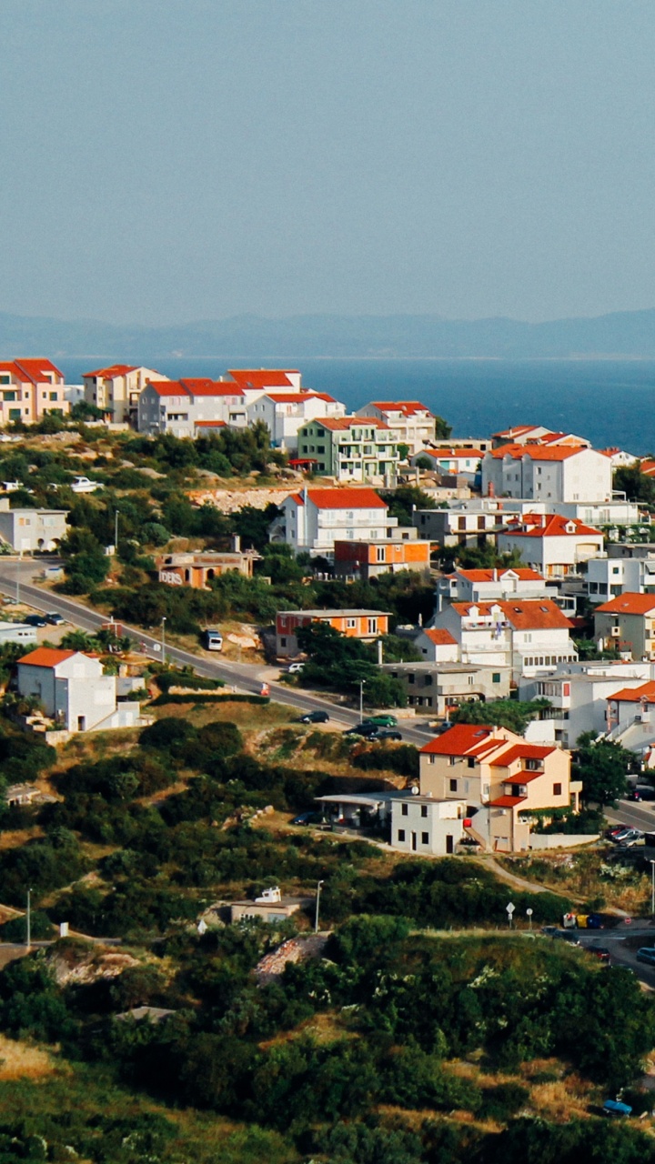 Обои жилой район, городской район, пригород, соседство, город в разрешении 720x1280