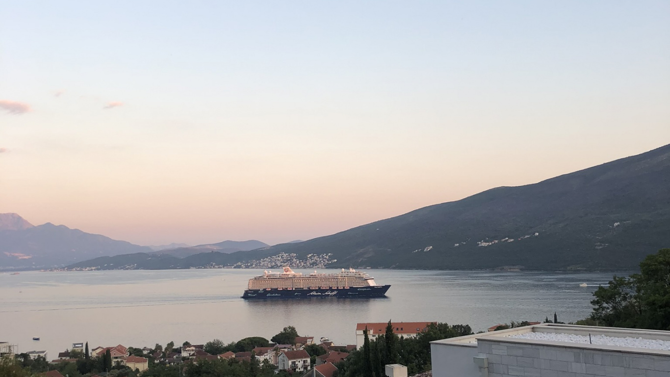 Обои Банк, нагорье, холм, судно, водохранилище в разрешении 1366x768