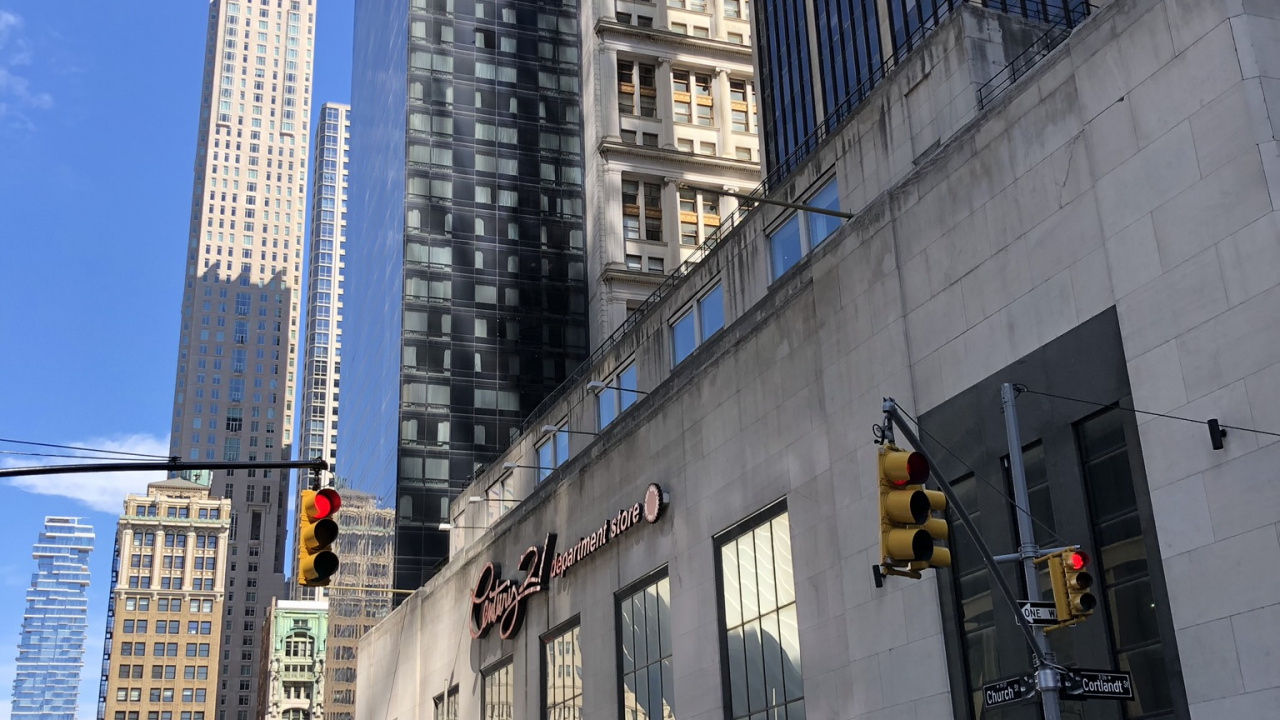 Обои окно, дорога, башня, синий, архитектура в разрешении 1280x720