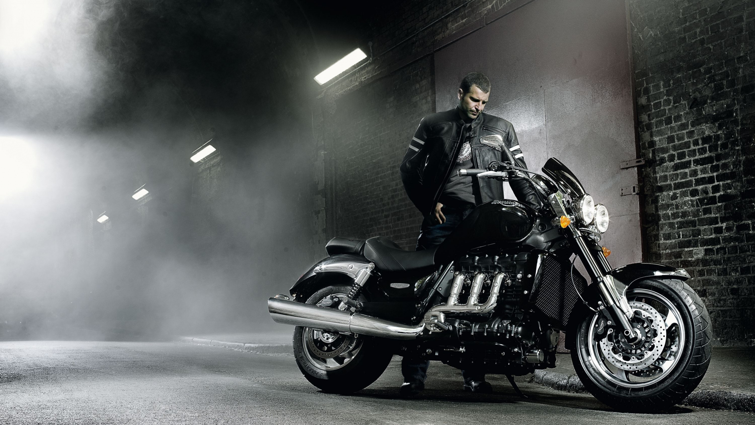 Обои Мотоциклы Triumph, triumph rocket iii, мотоцикл, крейсер, мотоспорт в разрешении 2560x1440