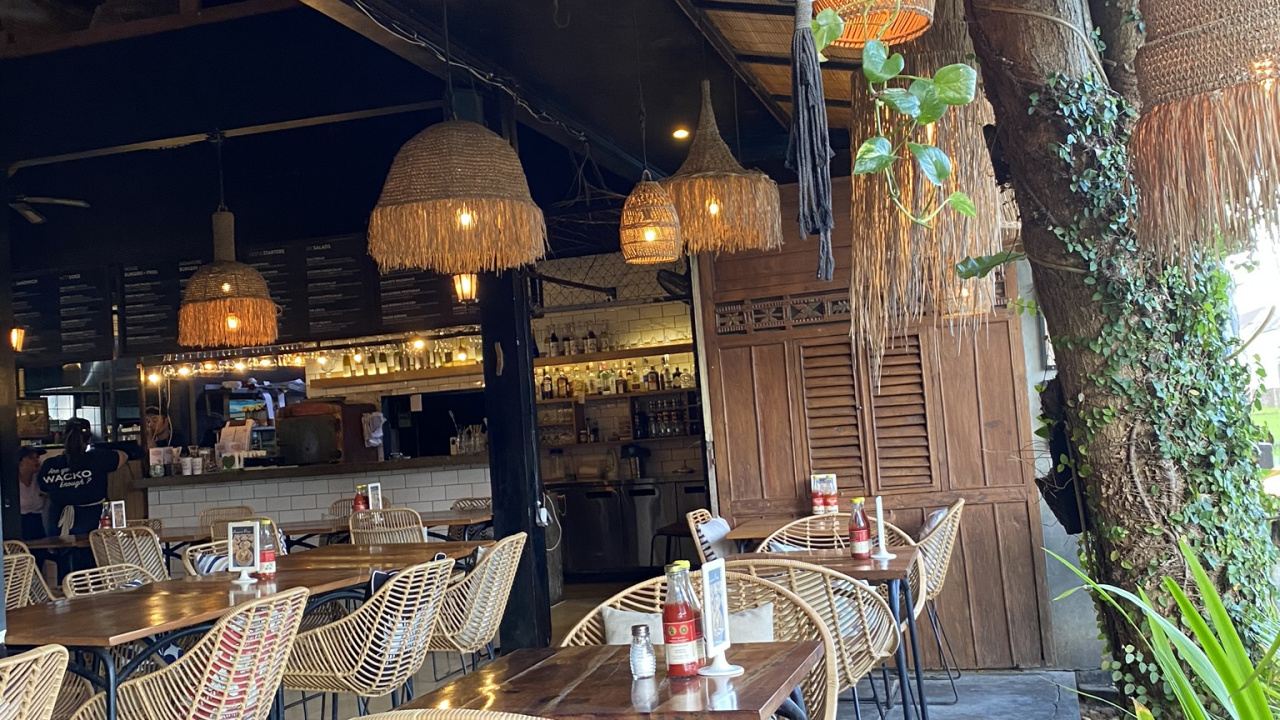 Обои таблица, освещение, мебель, плоть, осветительная арматура в разрешении 1280x720