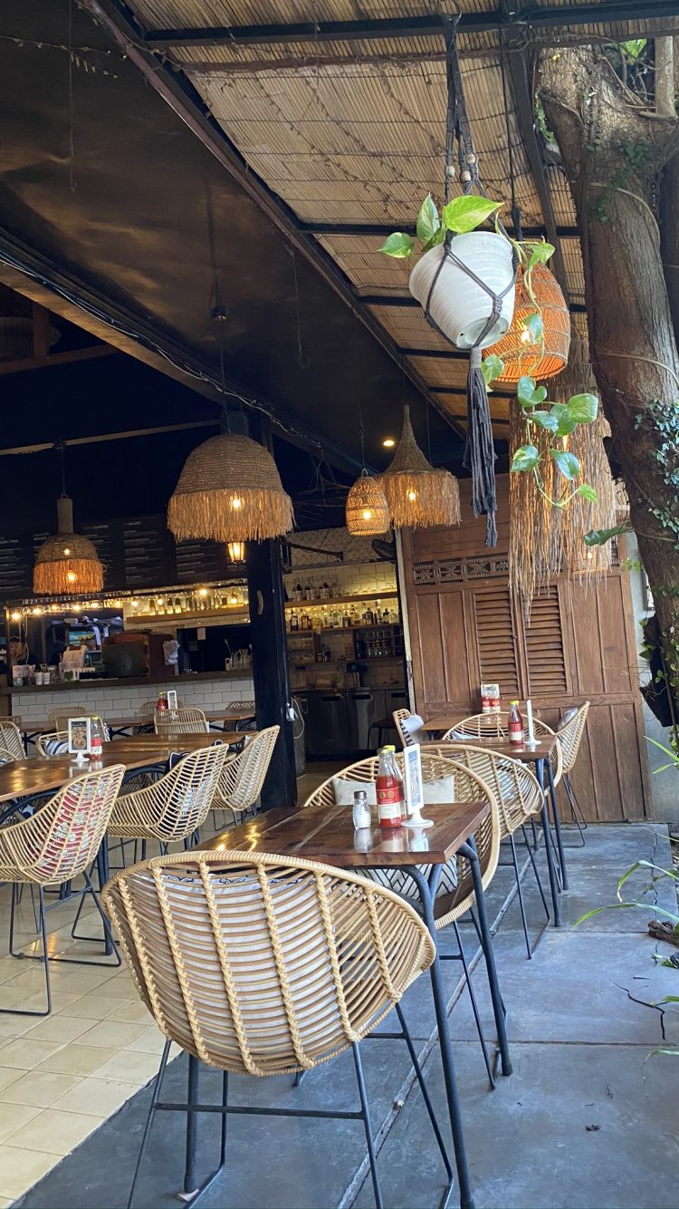 Обои таблица, освещение, мебель, плоть, осветительная арматура в разрешении 750x1334