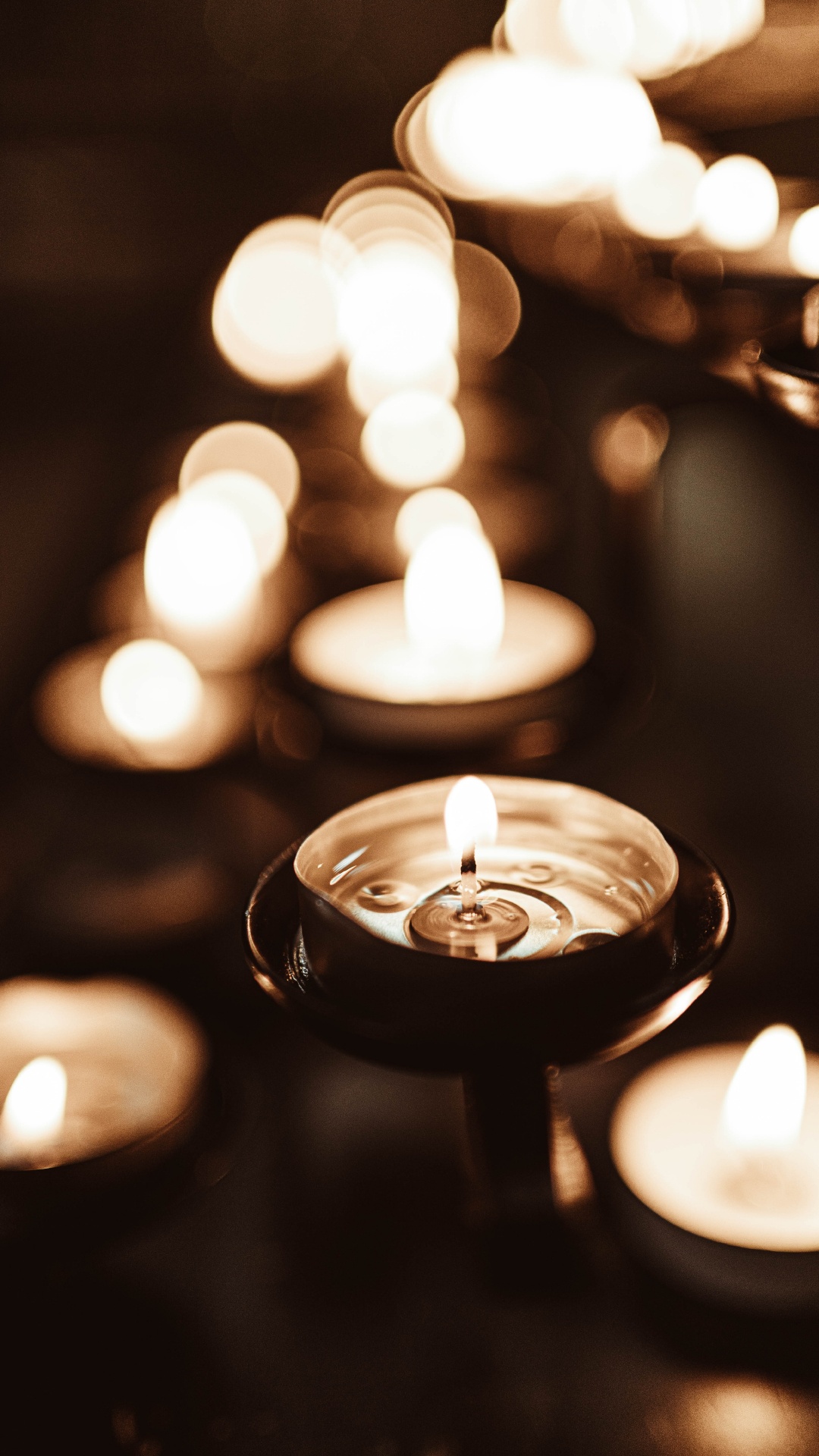 Обои свеча, освещение, свет, темнота, дизайн интерьера в разрешении 1080x1920