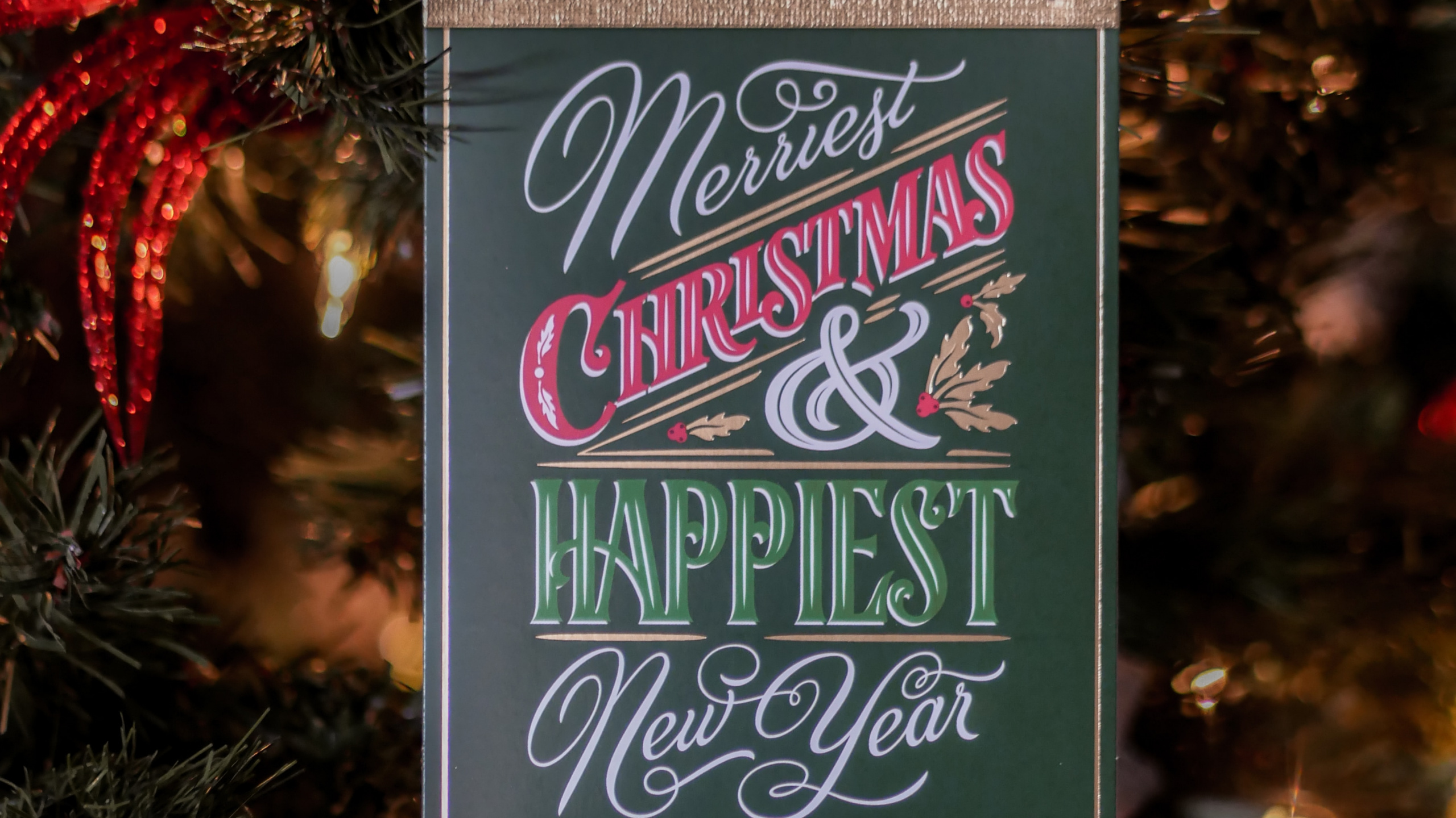 Обои Сочельник, праздничный орнамент, орнамент, Рождественские украшения, праздник в разрешении 2560x1440