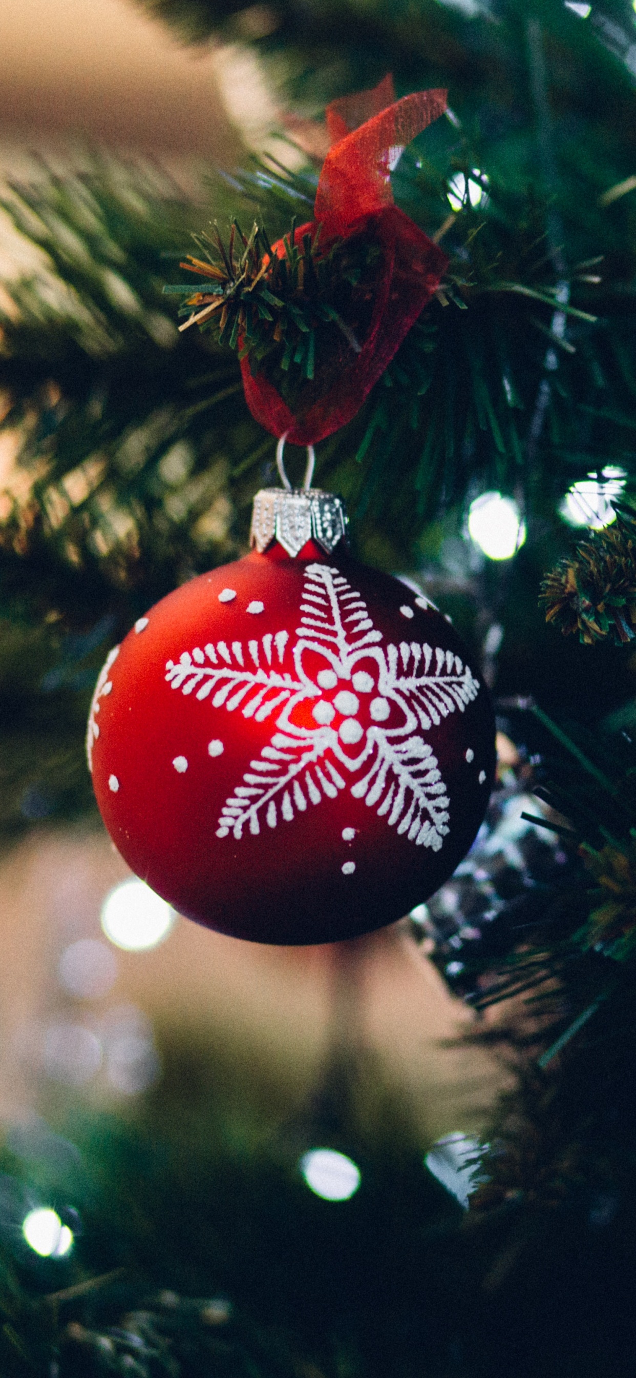 Обои елка, Рождественские украшения, Рождественский день, рождественский орнамент, дерево в разрешении 1242x2688