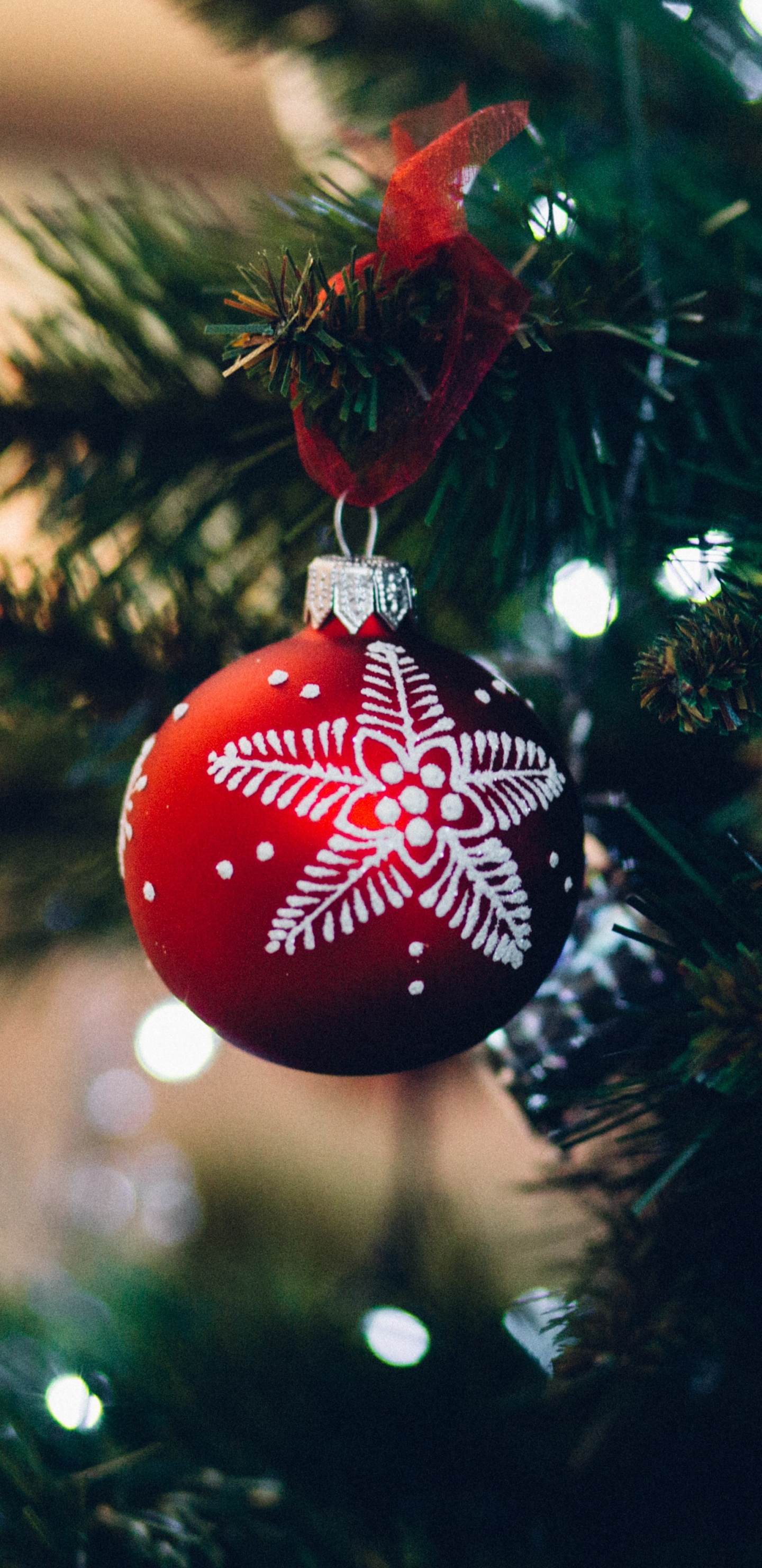 Обои елка, Рождественские украшения, Рождественский день, рождественский орнамент, дерево в разрешении 1440x2960