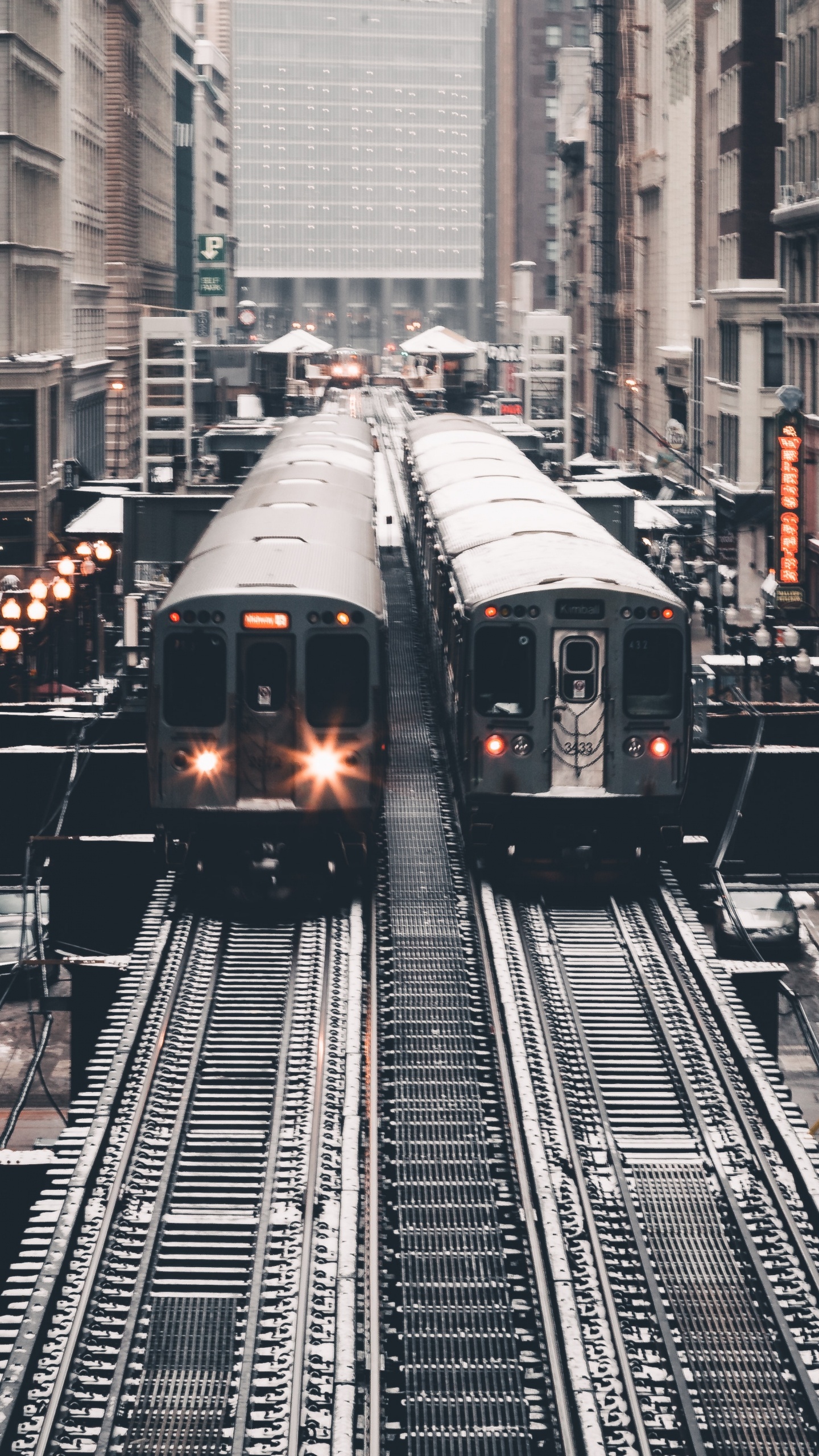 Обои поезд, железнодорожный транспорт, транспорт, городской район, метрополия в разрешении 1440x2560