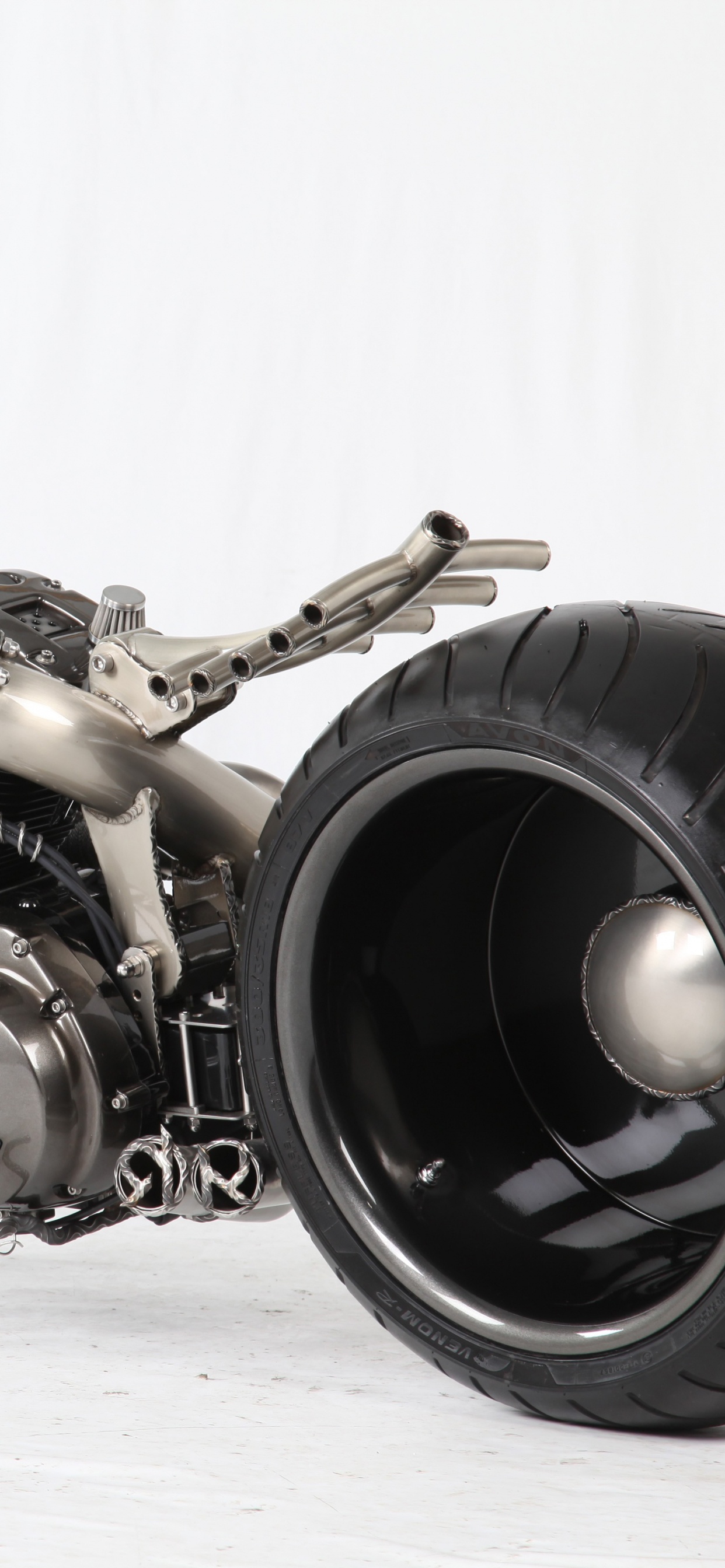 Обои мотоцикл, кастомный мотоцикл, Чоппер, автомобильные шины, шина в разрешении 1242x2688