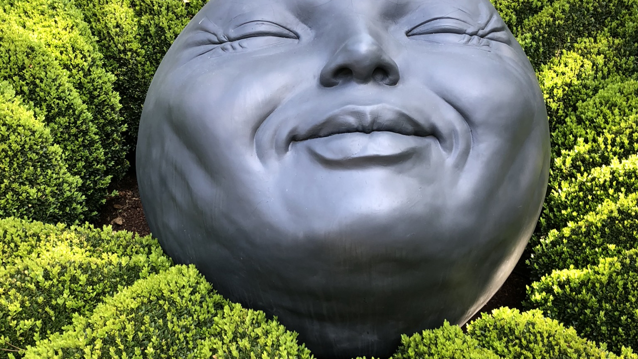 Обои статуя, сад, резьба по камню, растительность, скульптура в разрешении 1280x720