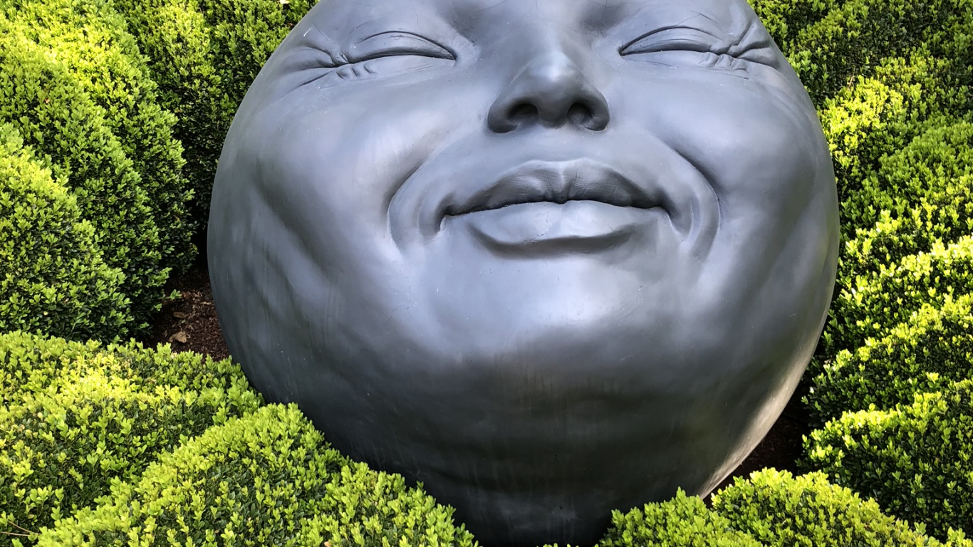 Обои статуя, сад, резьба по камню, растительность, скульптура в разрешении 1366x768