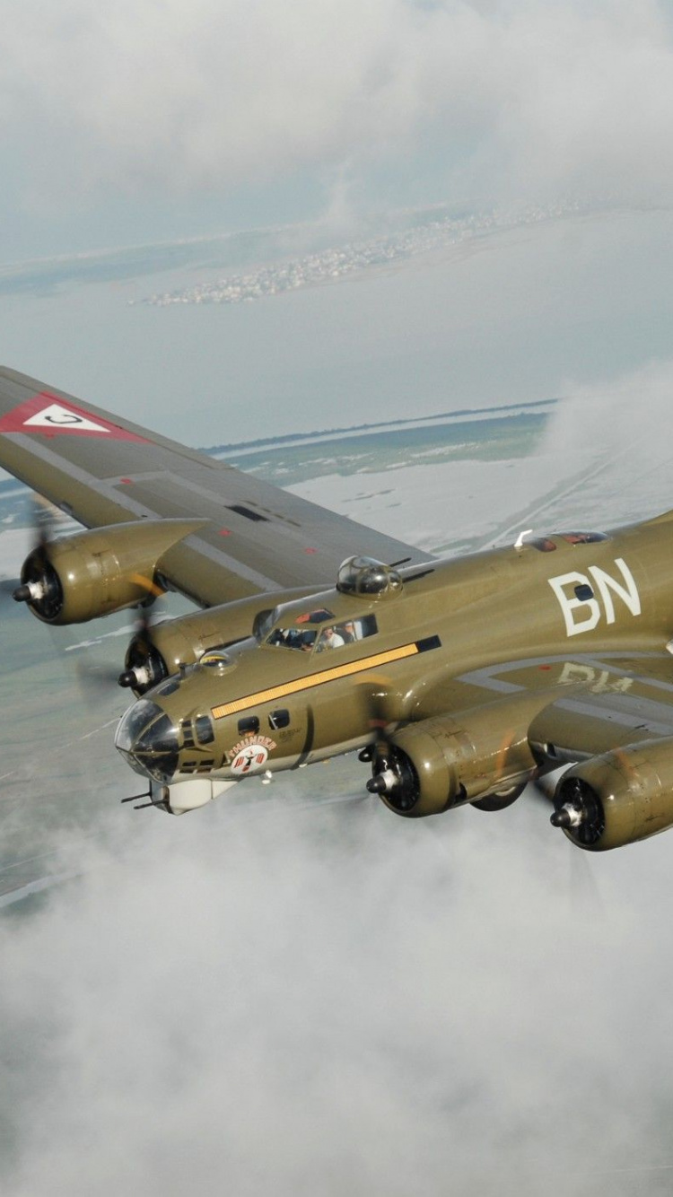 Обои Боинг б-17 летающая крепость, самолеты, самолет, полет, военный самолет в разрешении 750x1334