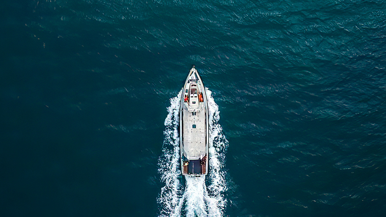 Обои море, вода, лодка, судно, лазурный в разрешении 1280x720