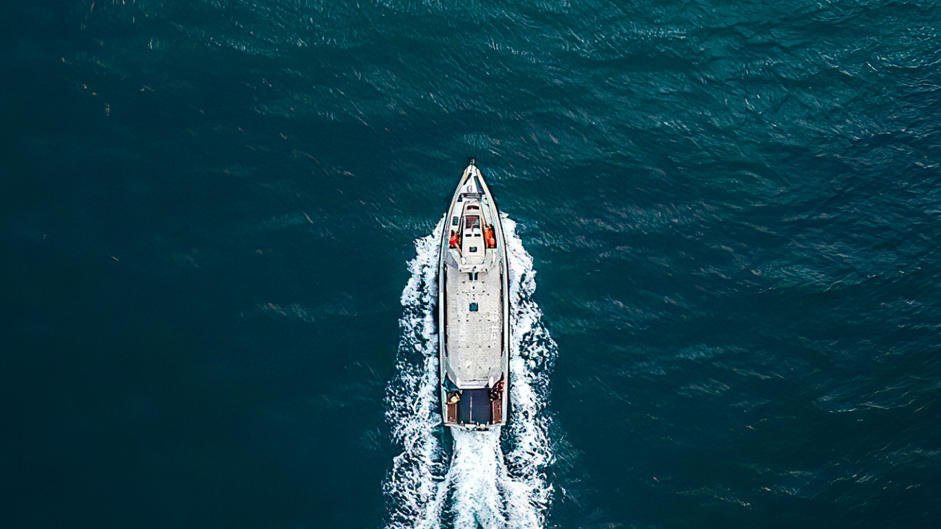 Обои море, вода, лодка, судно, лазурный в разрешении 1366x768