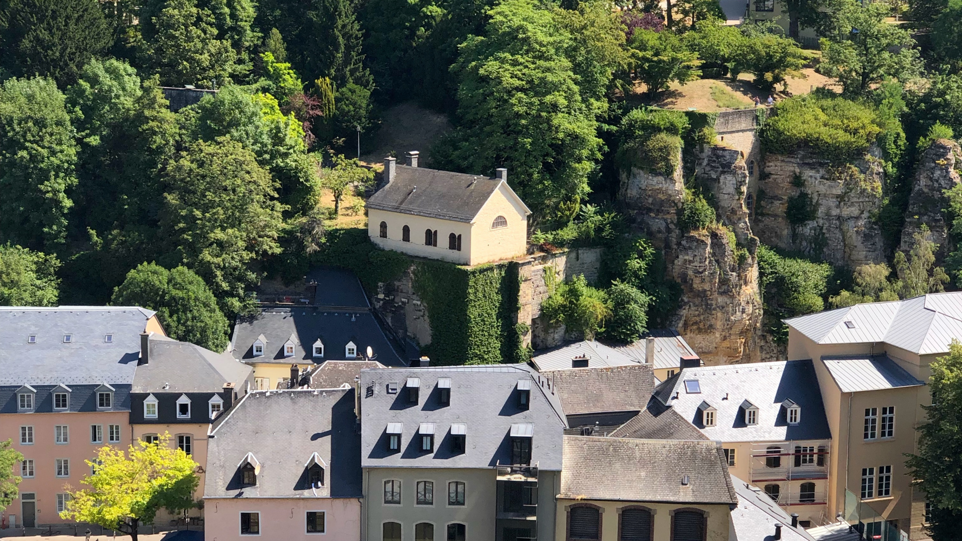Обои горная деревня, недвижимость, биология, наука, окно в разрешении 1920x1080