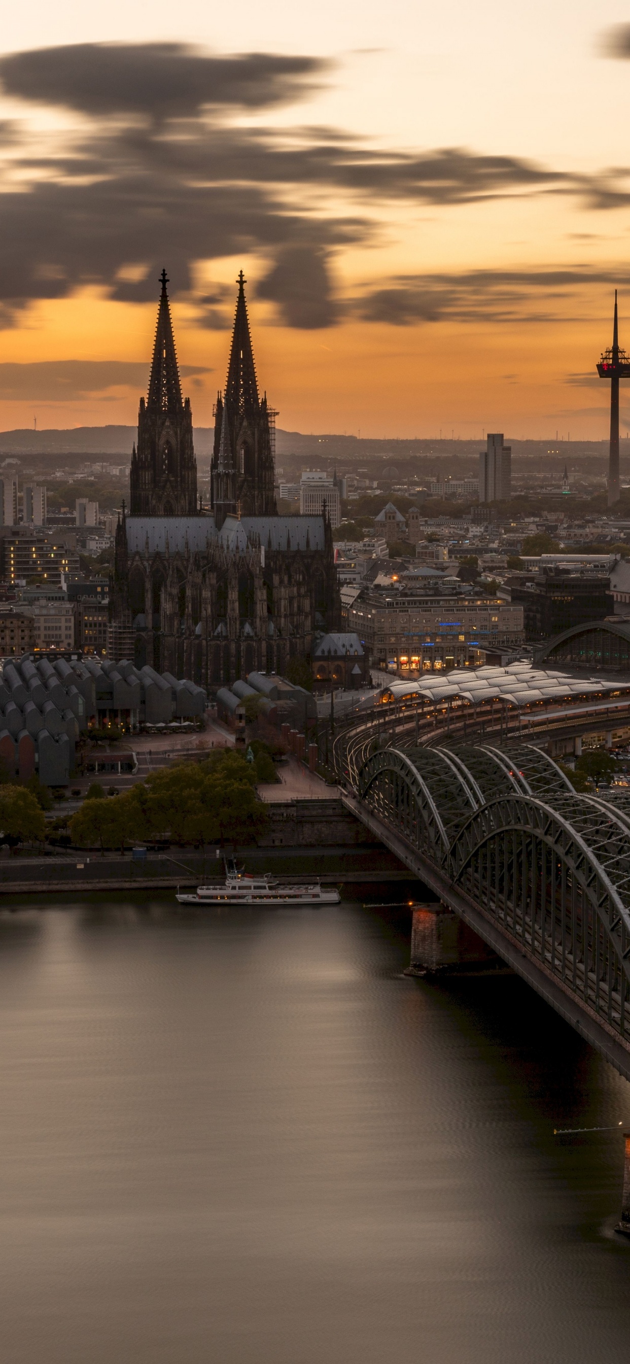 Обои Кельнский Собор, городской пейзаж, ориентир, город, реки в разрешении 1242x2688