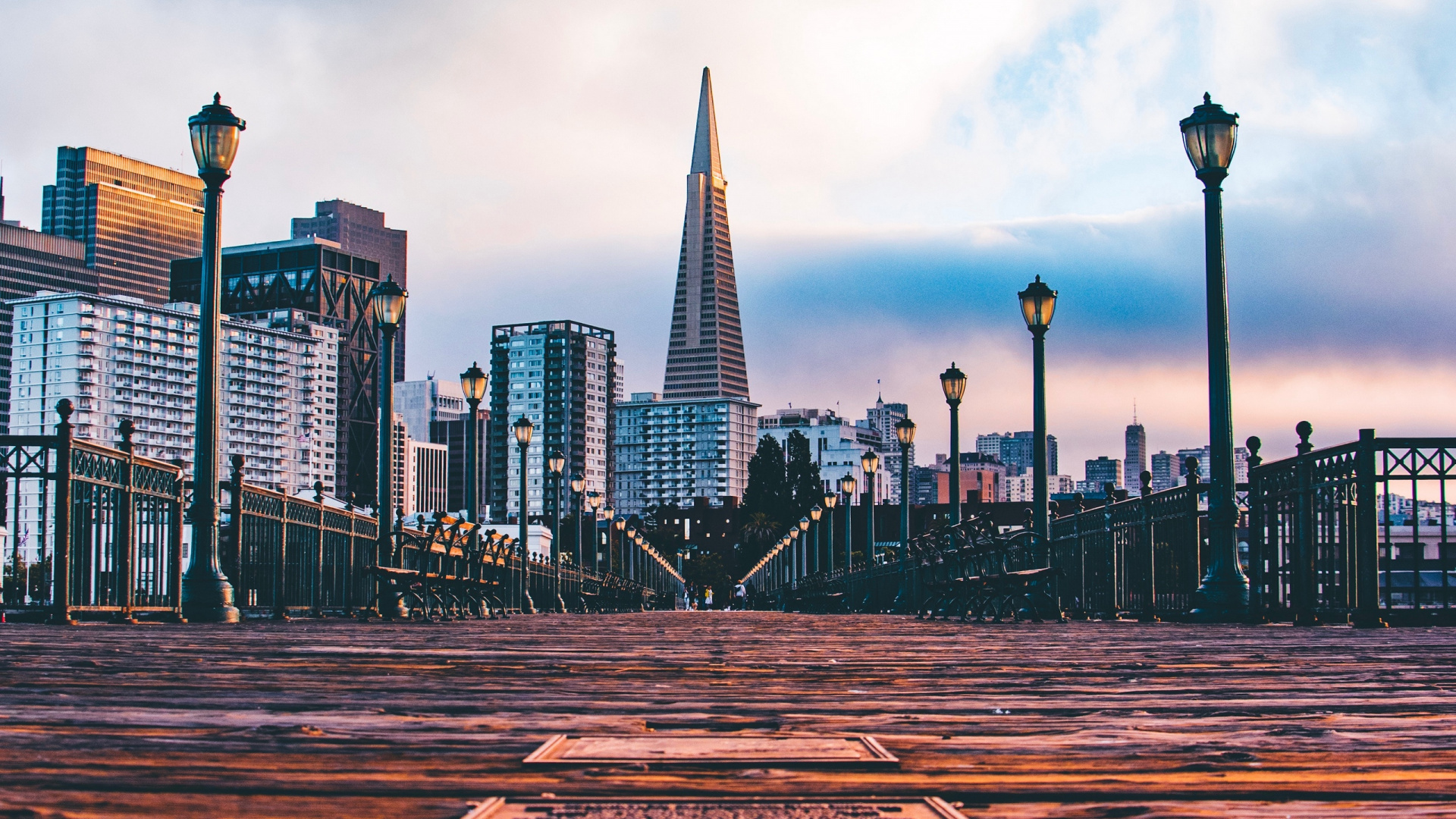 Обои городской пейзаж, город, городской район, линия горизонта, дневное время в разрешении 1920x1080