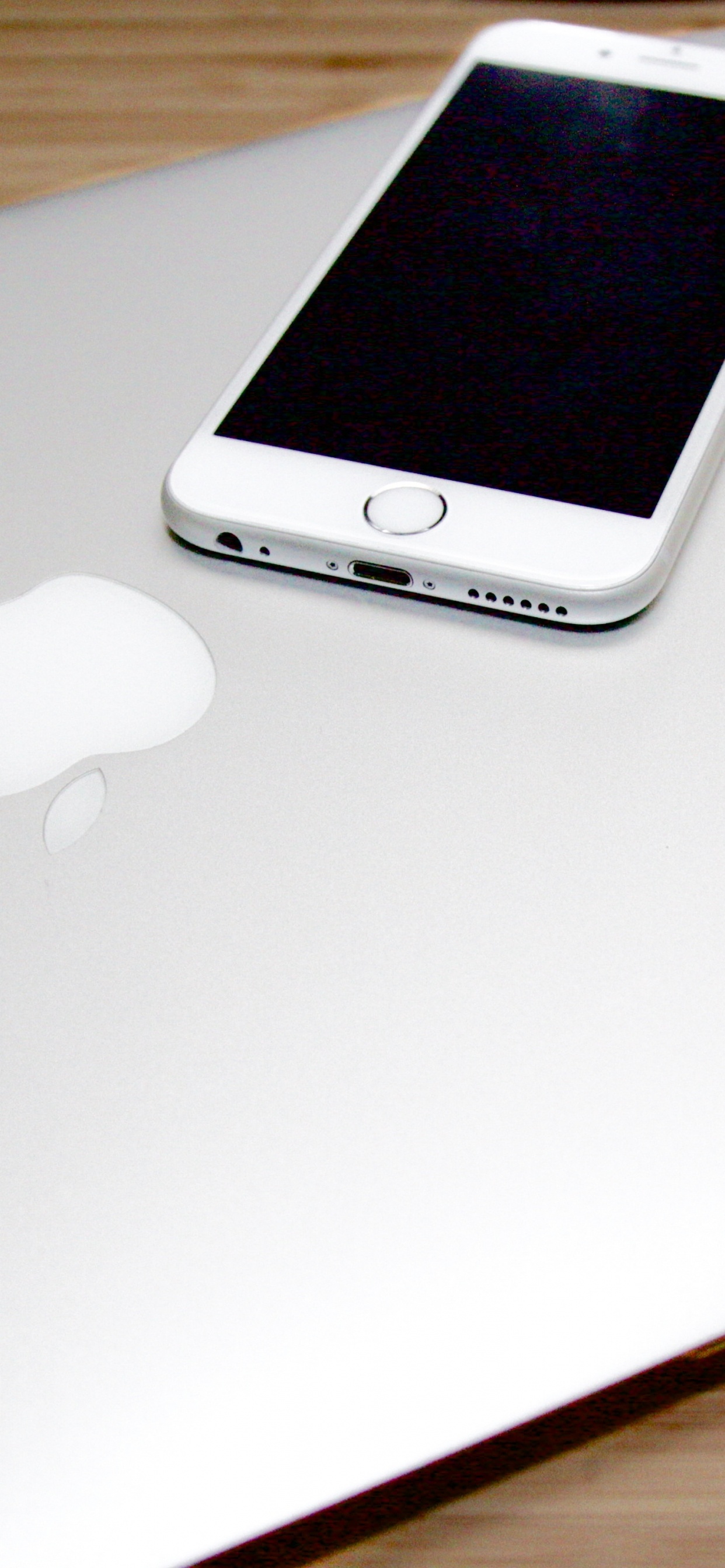 Обои Apple МасВоок Pro, apple, смартфон, гаджет, белые в разрешении 1242x2688