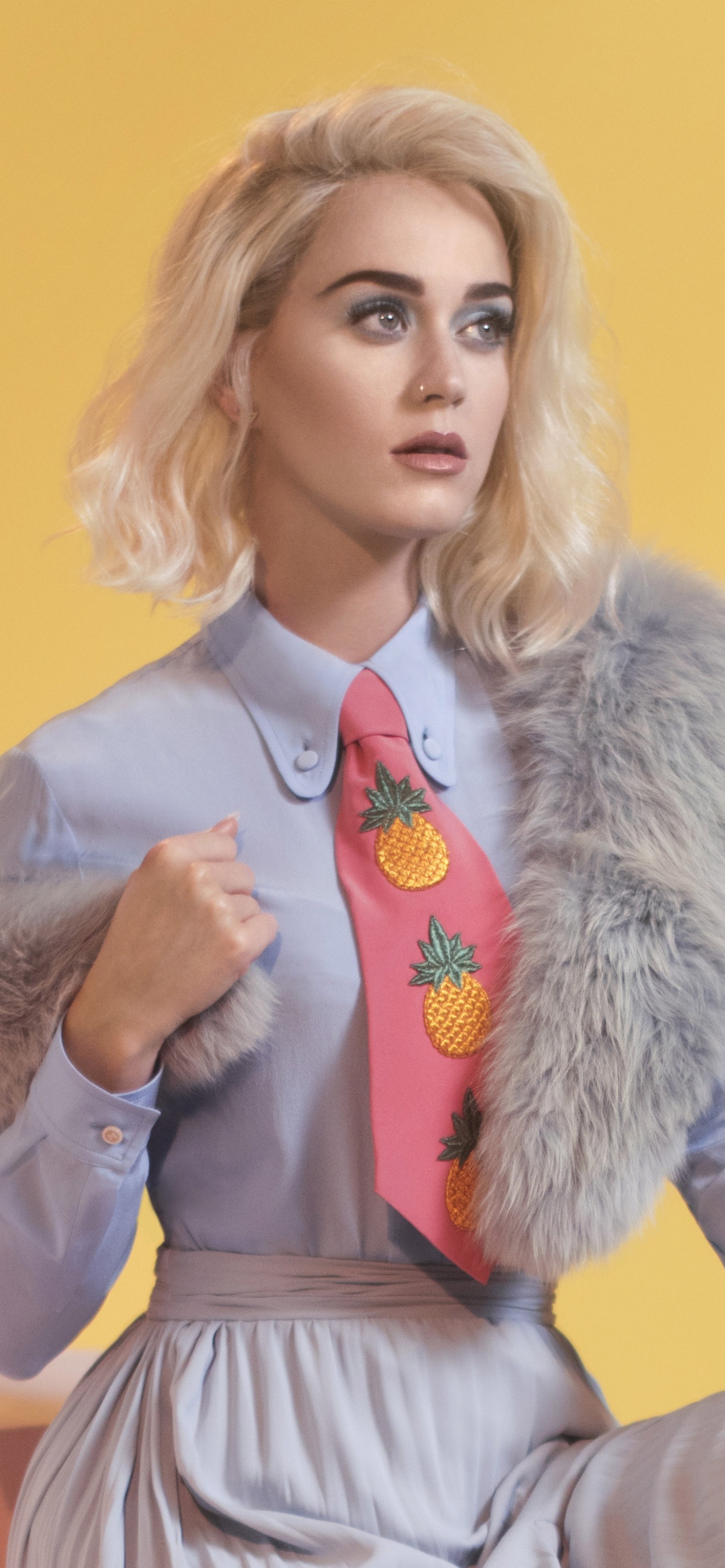 Обои Кэти Перри, одежда, желтый, мех, фэшн в разрешении 1242x2688