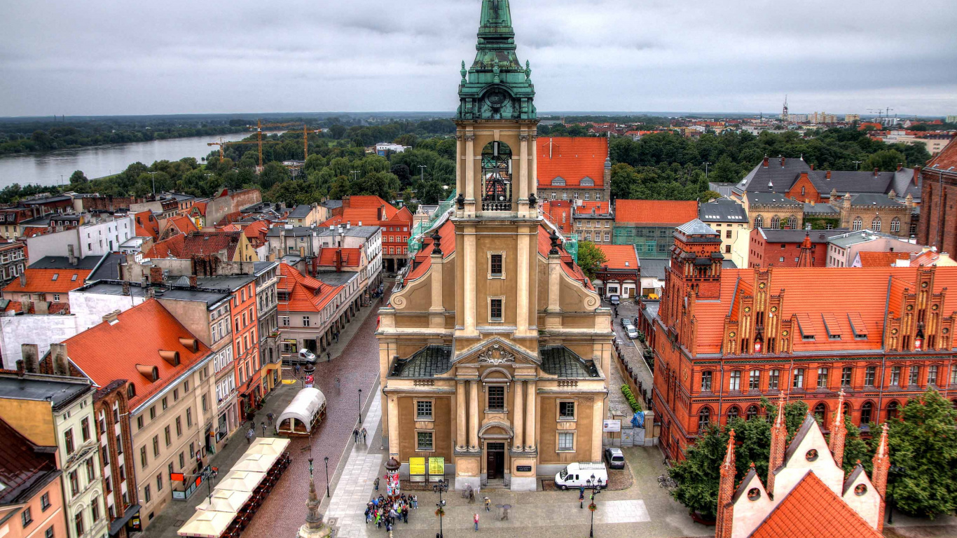 Обои церковь Святого Духа, городок, город, здание, городской пейзаж в разрешении 1366x768