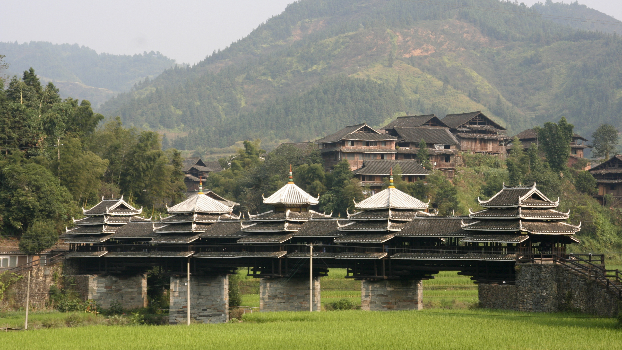 Обои Мост Чэнъян, мост, Кам людей, горная станция, гора в разрешении 2560x1440