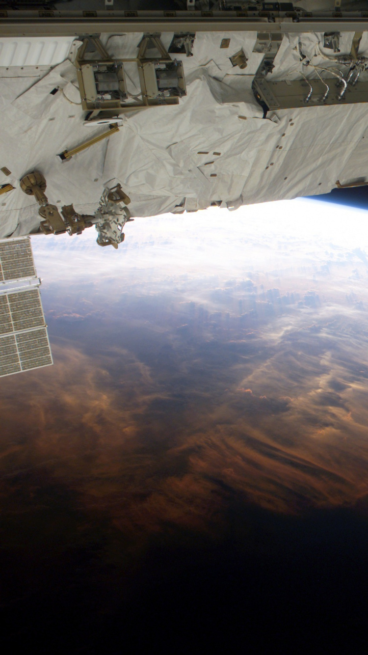 Обои НАСА, Международная космическая станция, земля, космическое пространство, космическая станция в разрешении 750x1334